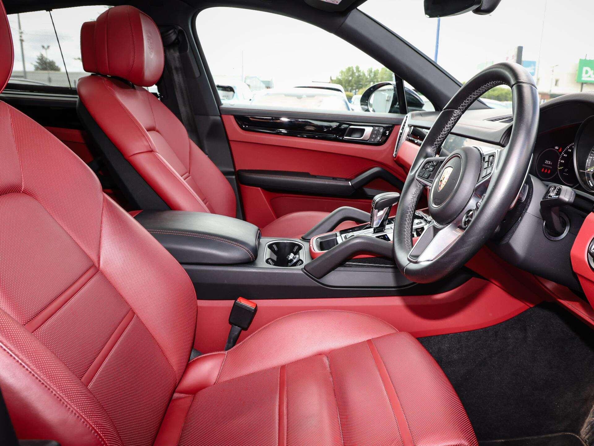 Porsche Cayenne view 12