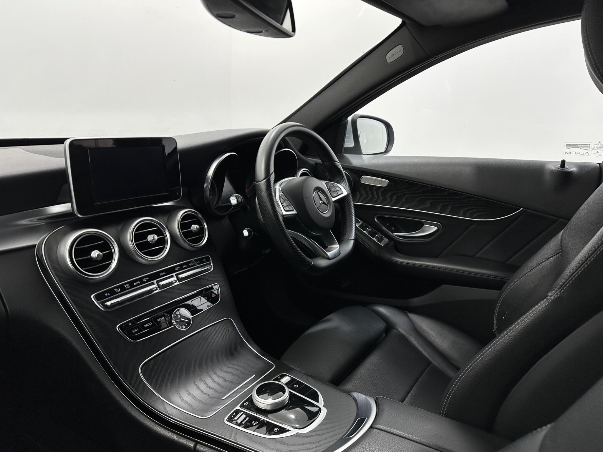 Mercedes-Benz C-Class view 32