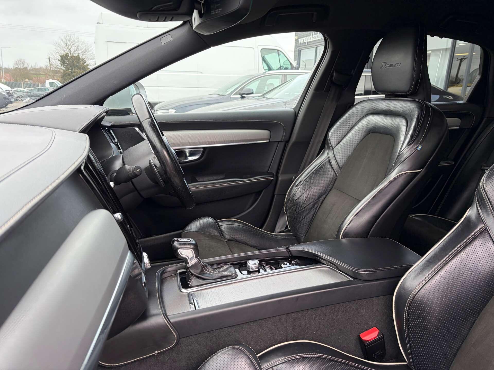 Volvo S90 view 18