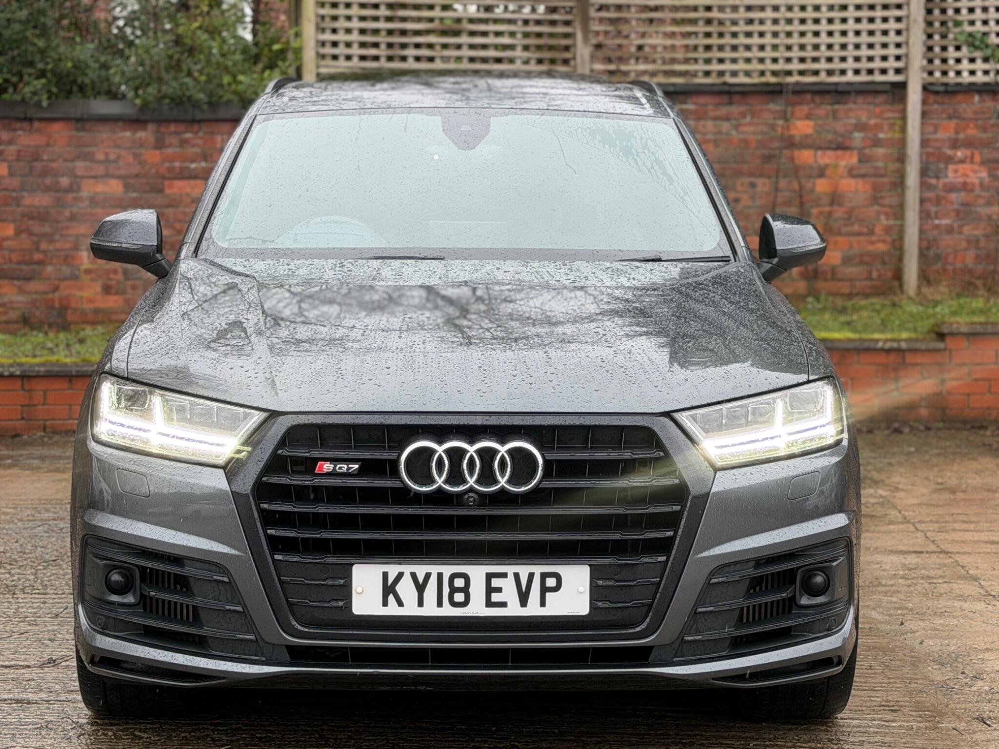 Audi SQ7 view 2