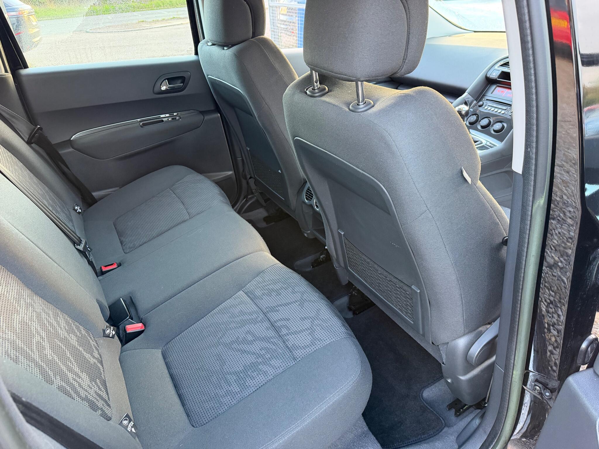 Peugeot 3008 view 11