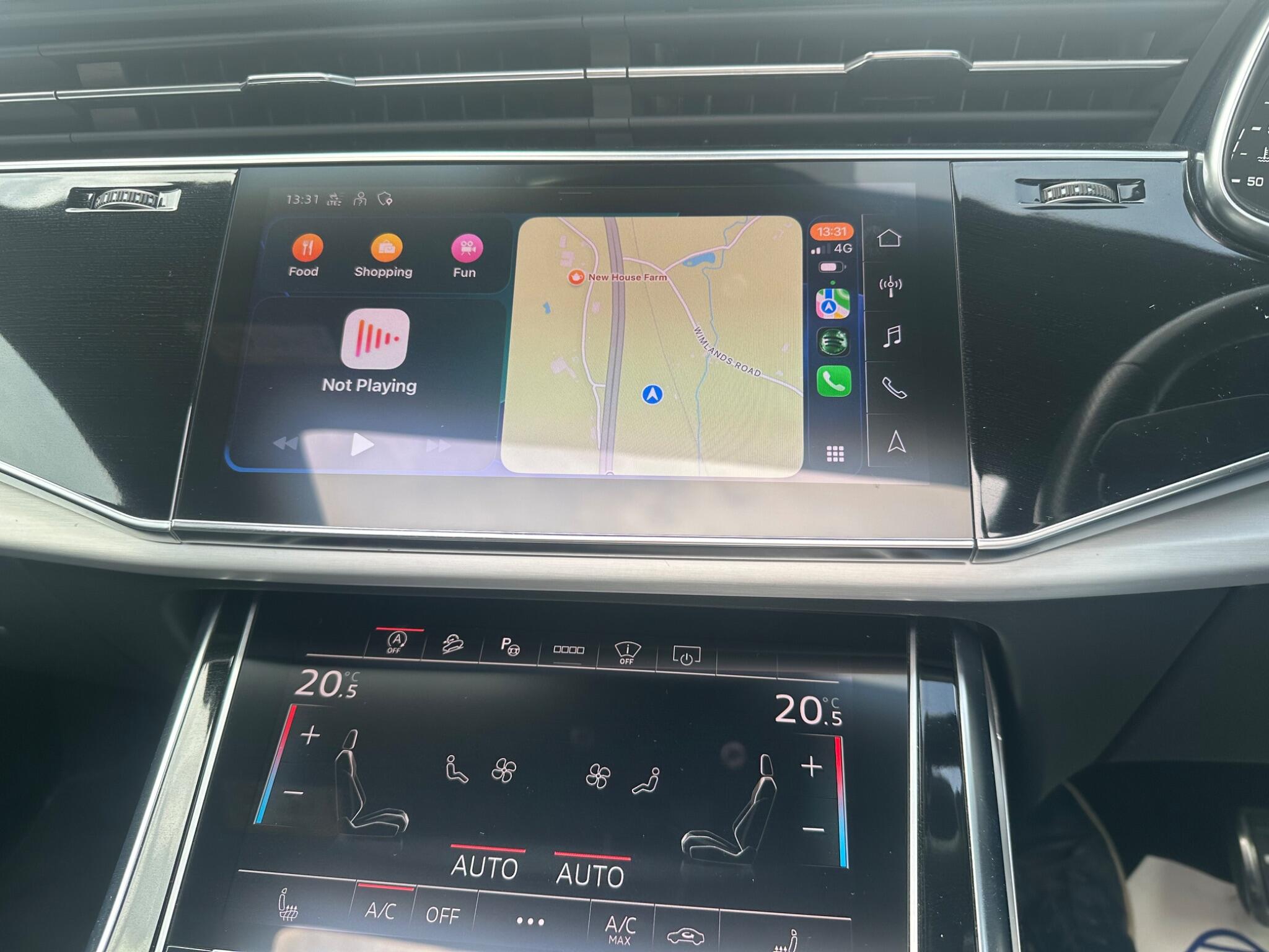 Audi Q7 view 16