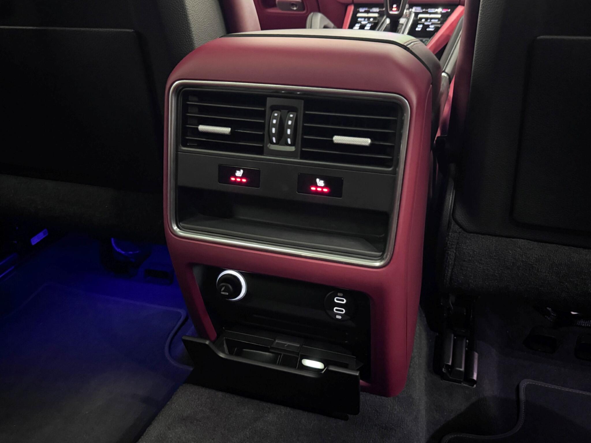 Porsche Cayenne view 23