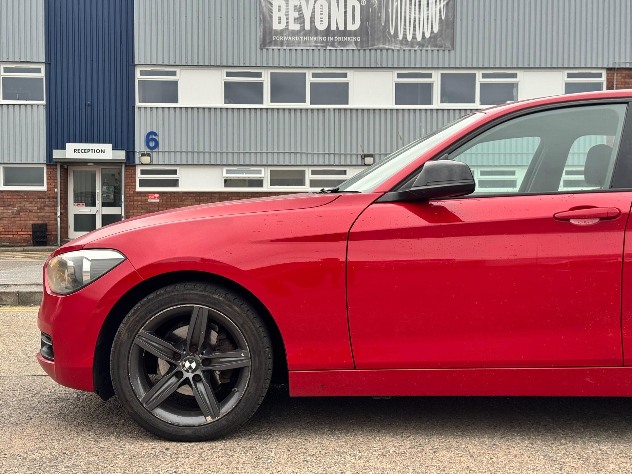 BMW 1 Series view 9