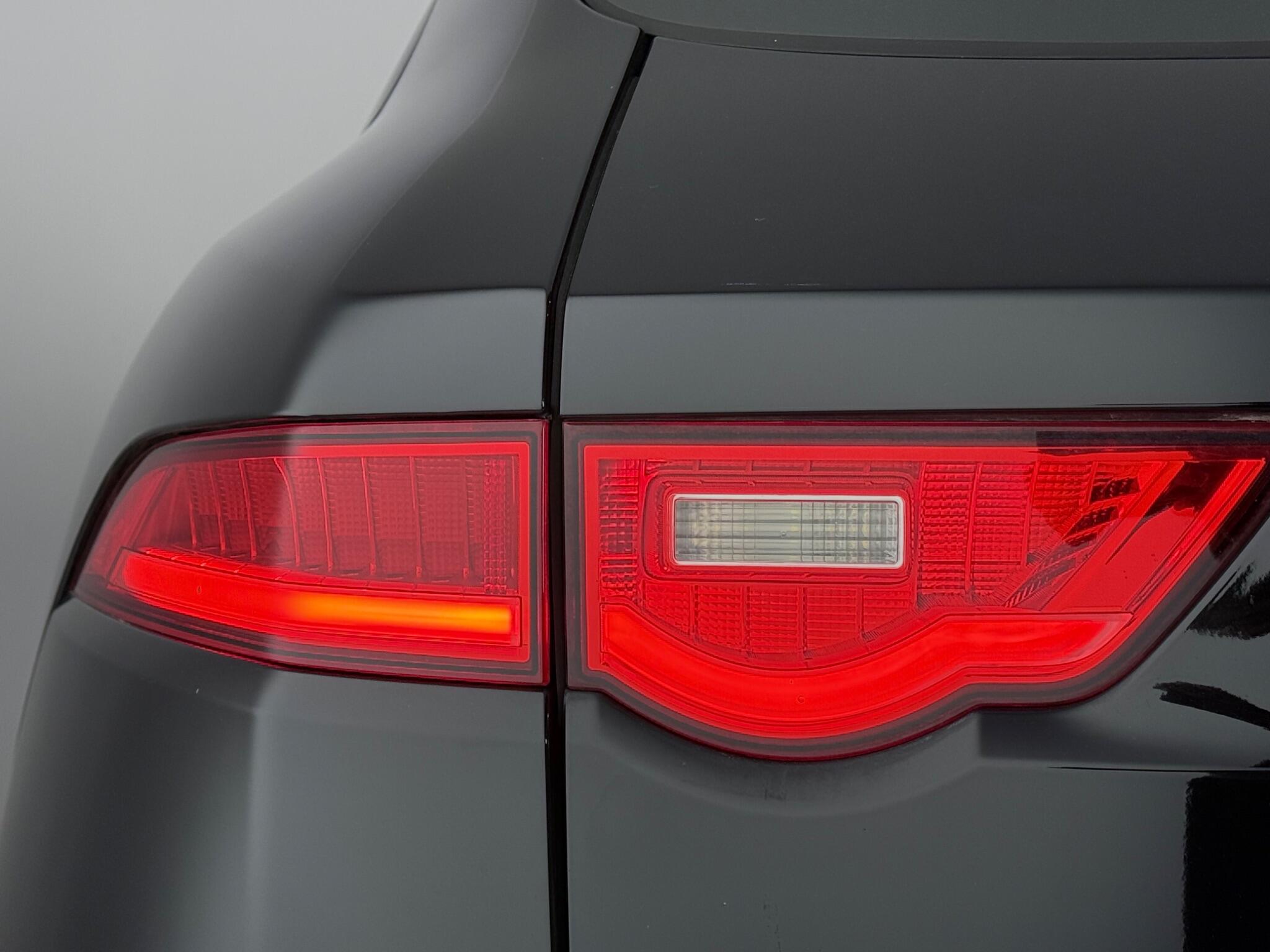 Jaguar F-Pace view 9