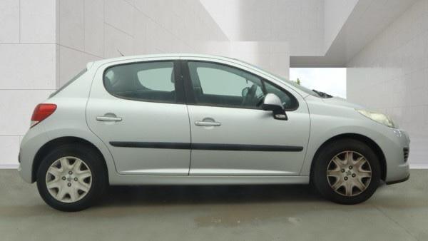 Peugeot 207 view 3