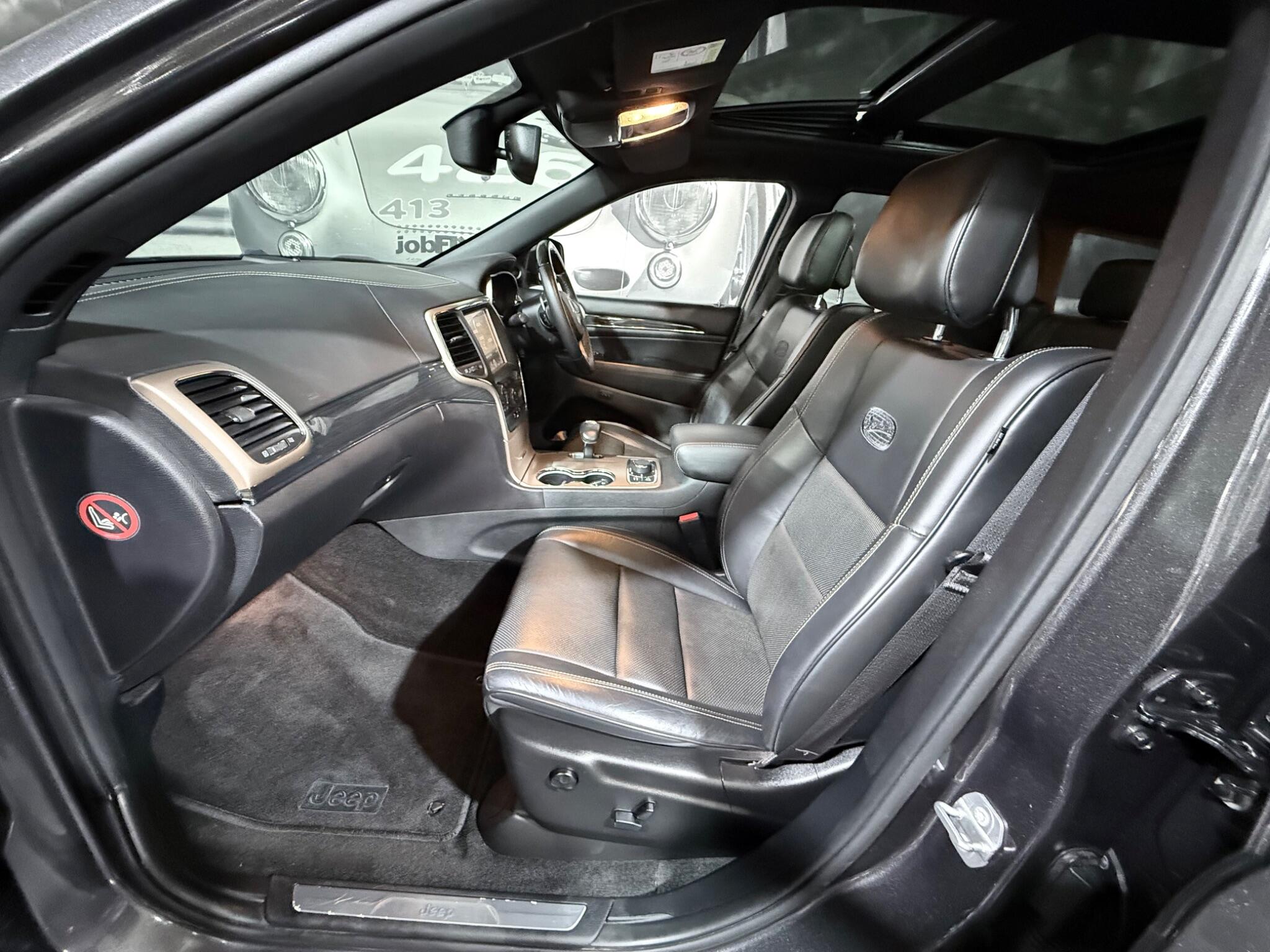 Jeep Grand Cherokee view 7