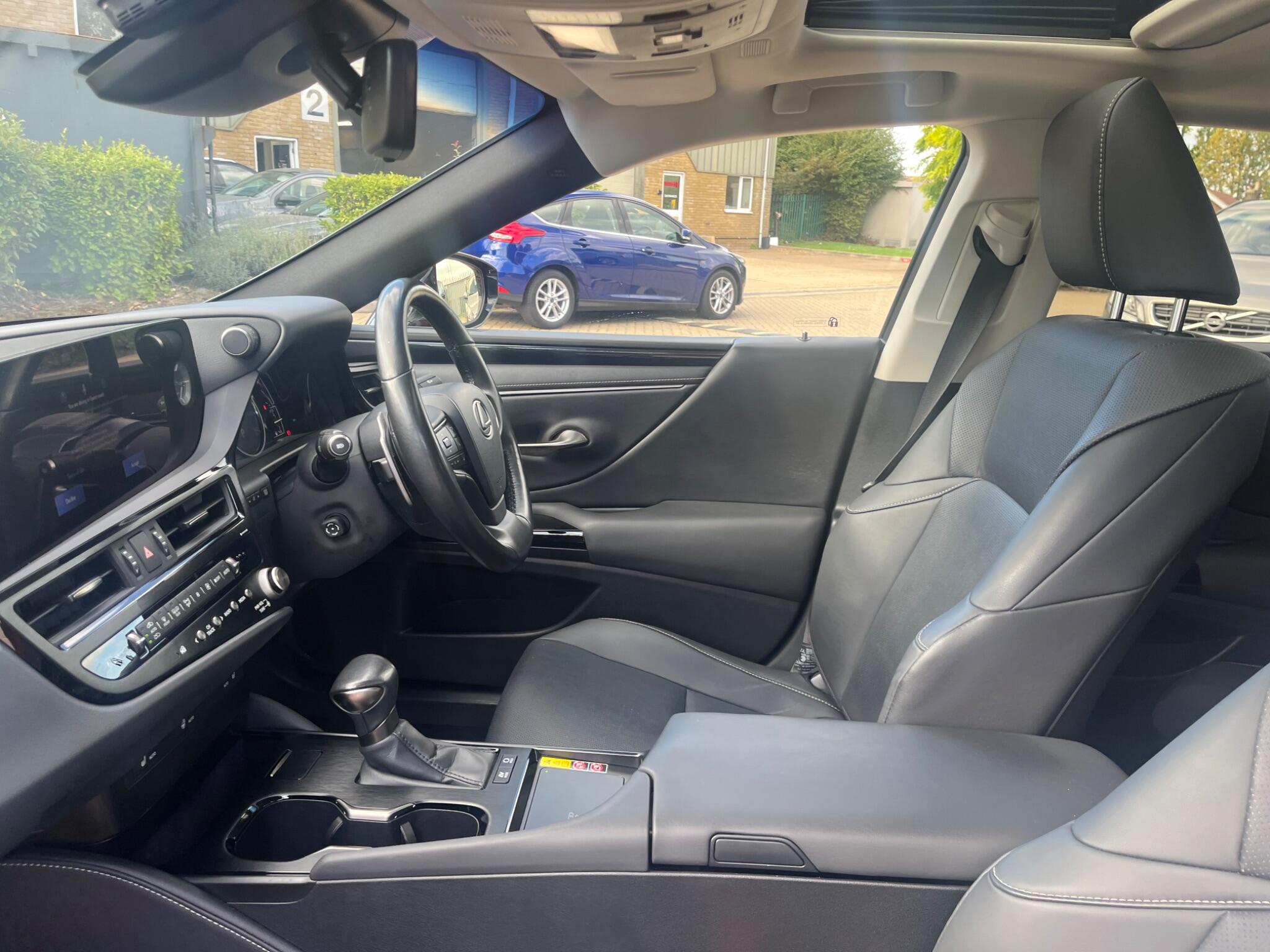 Lexus ES view 51