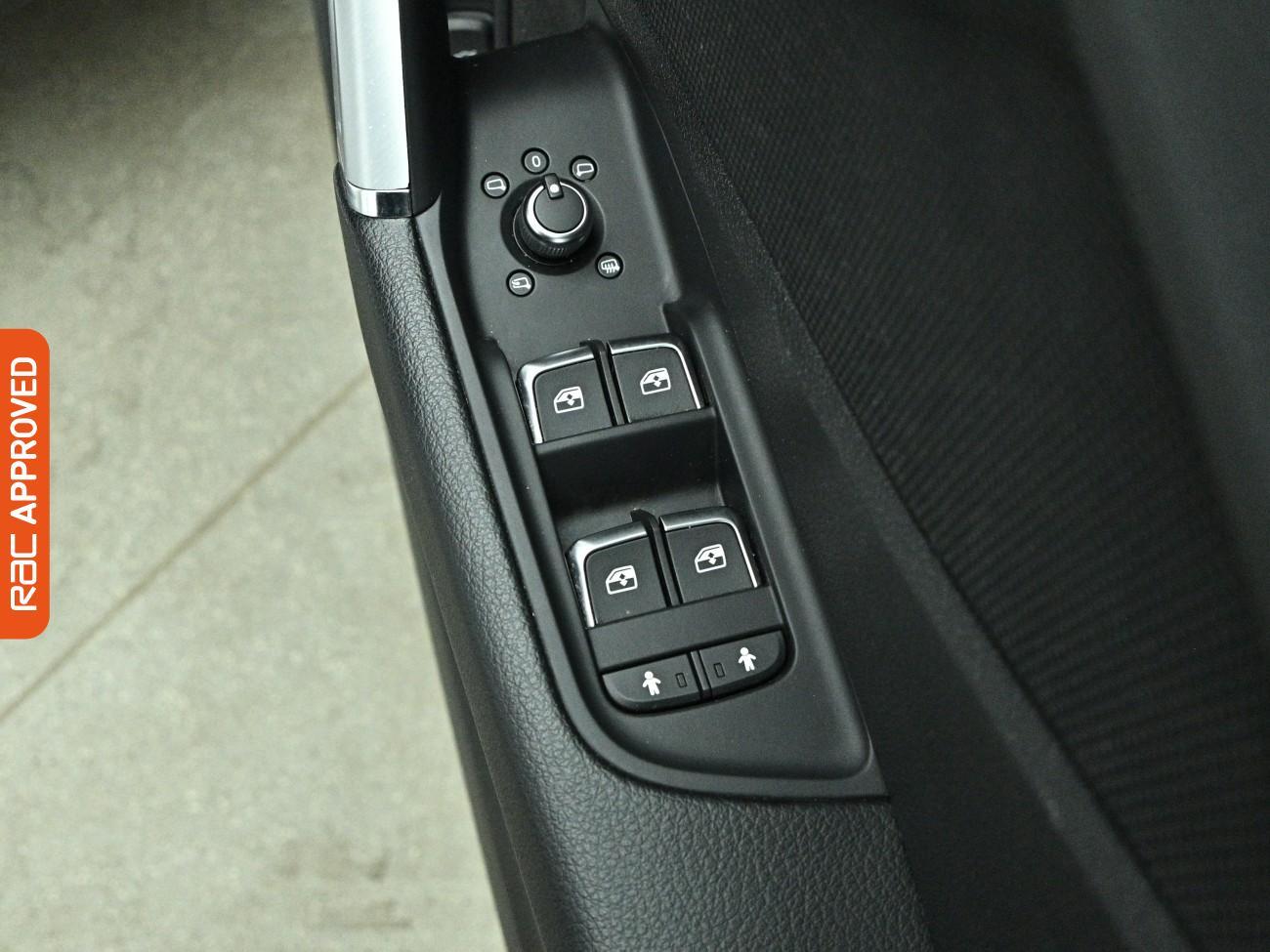 Audi Q2 view 24
