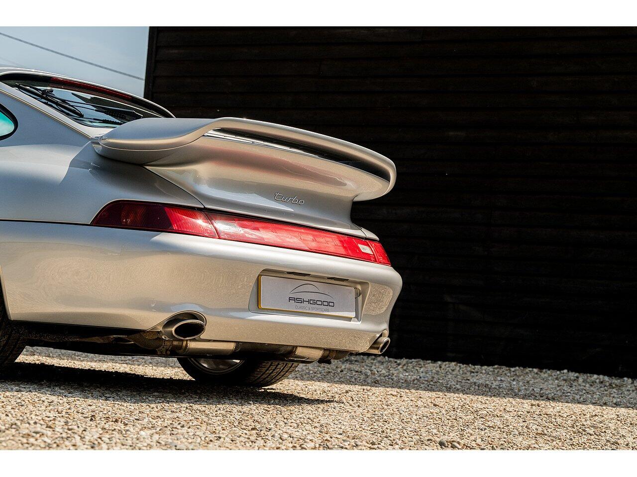 Porsche 911 view 19