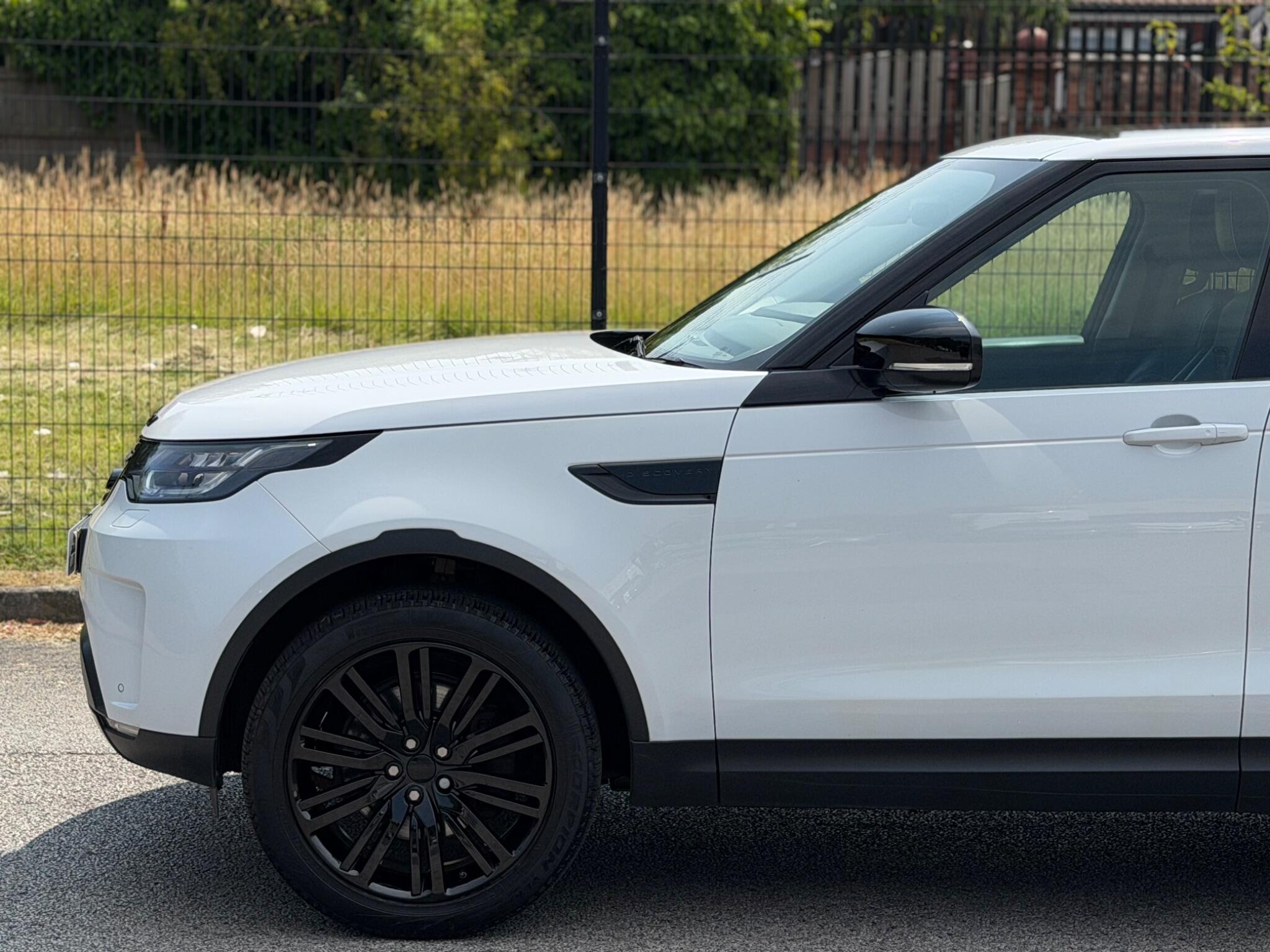 Land Rover Discovery view 11