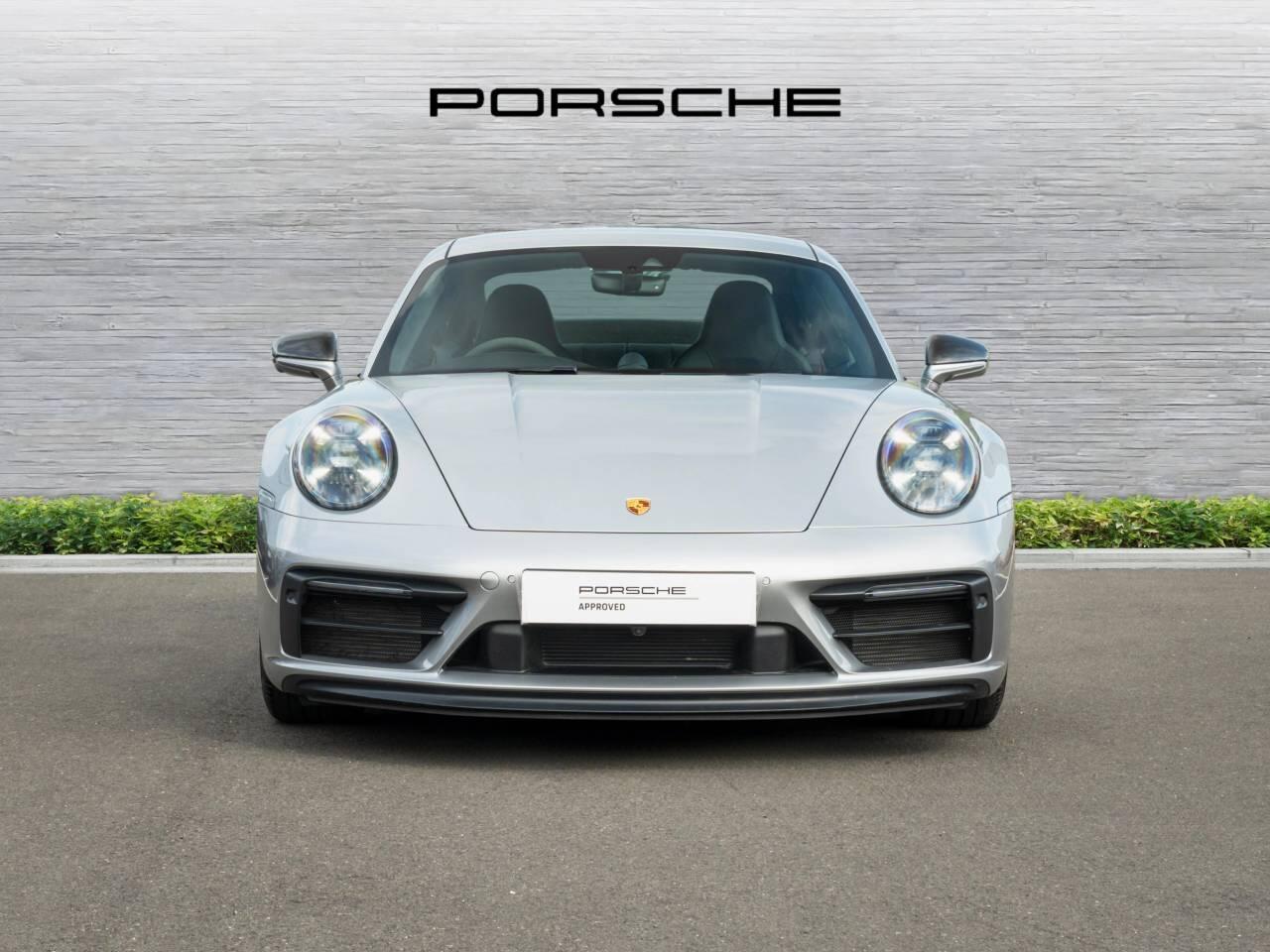 Porsche 911 view 6