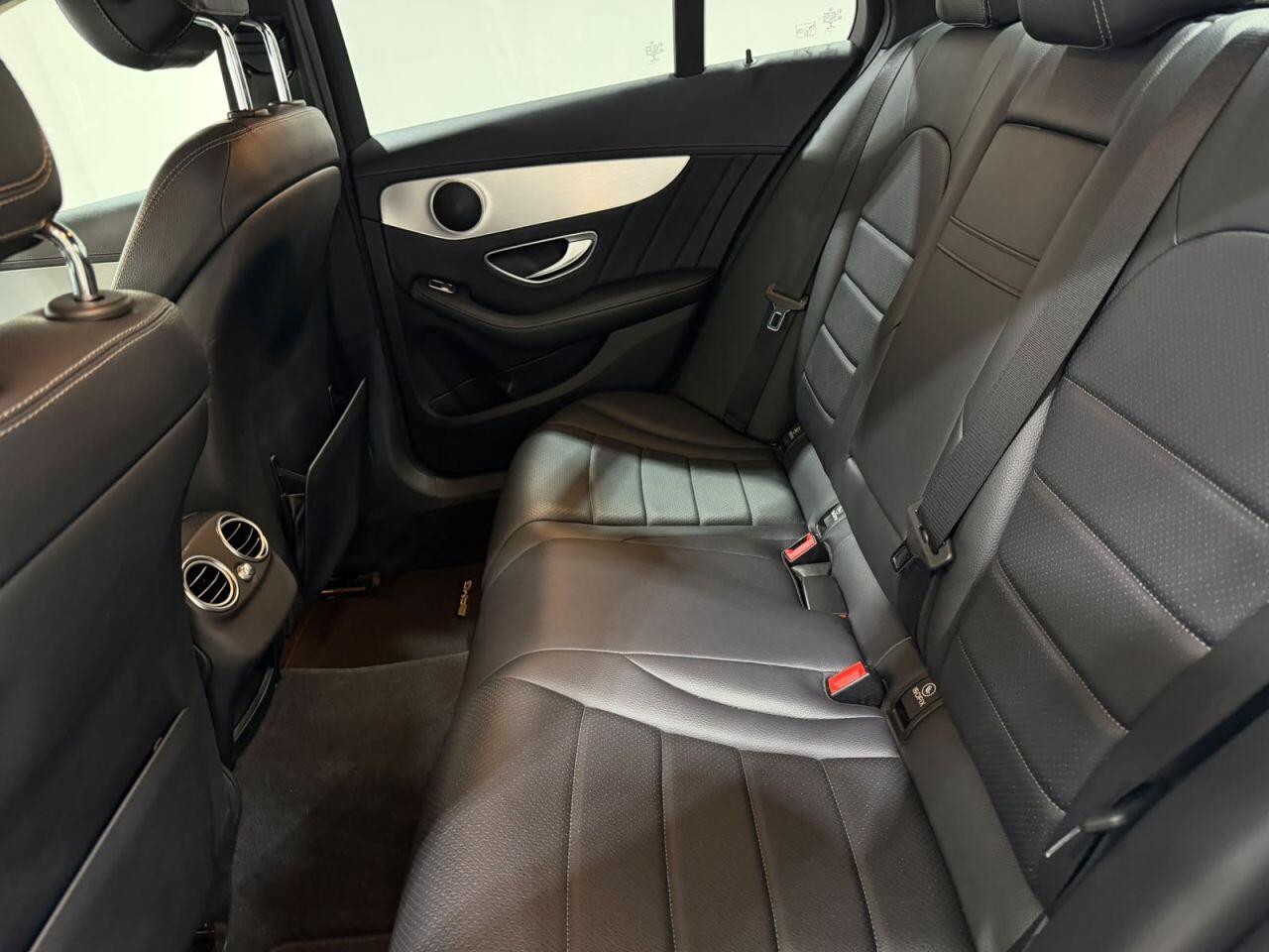 Mercedes-Benz C-Class view 30