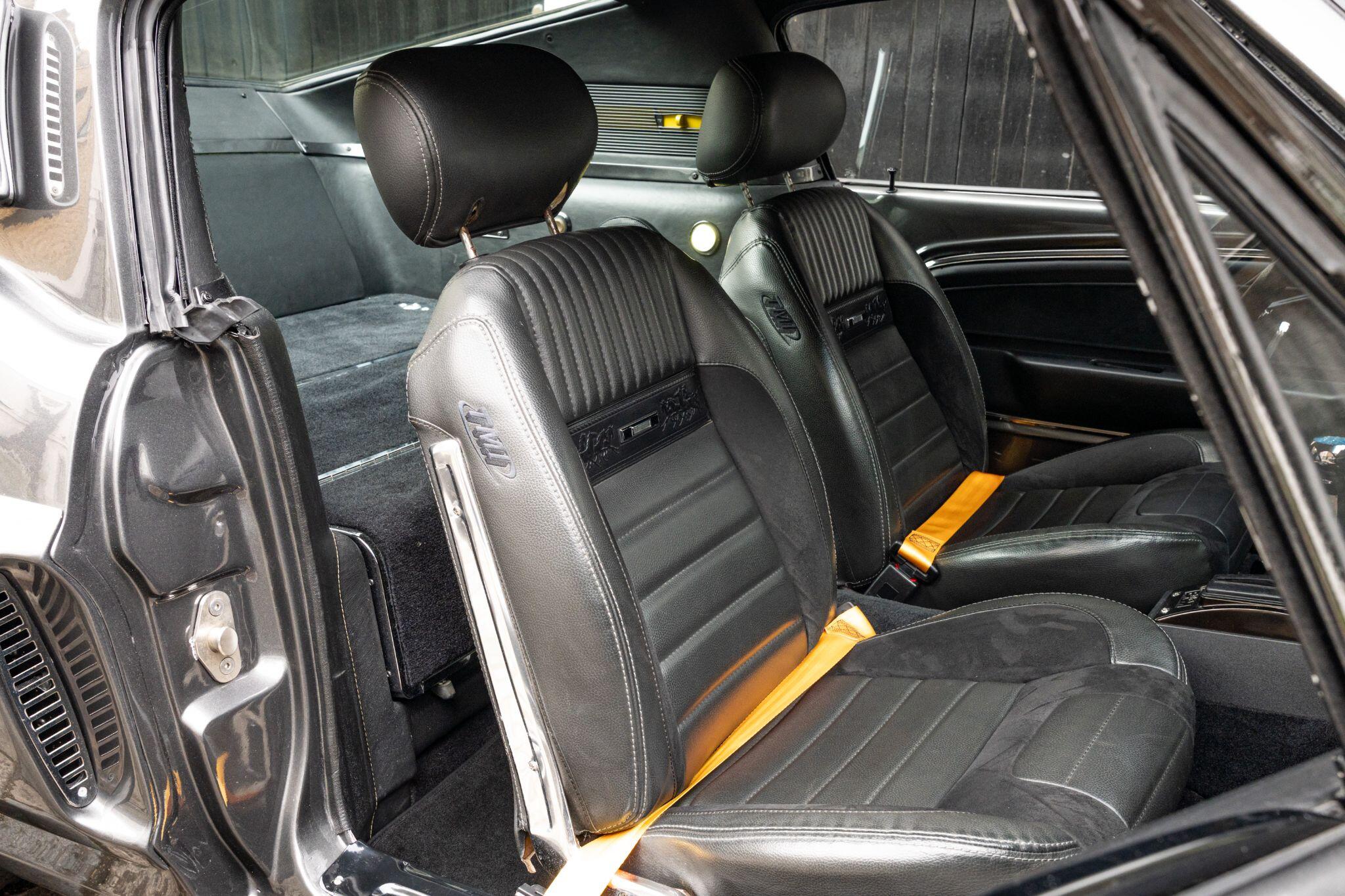 Ford Mustang view 30