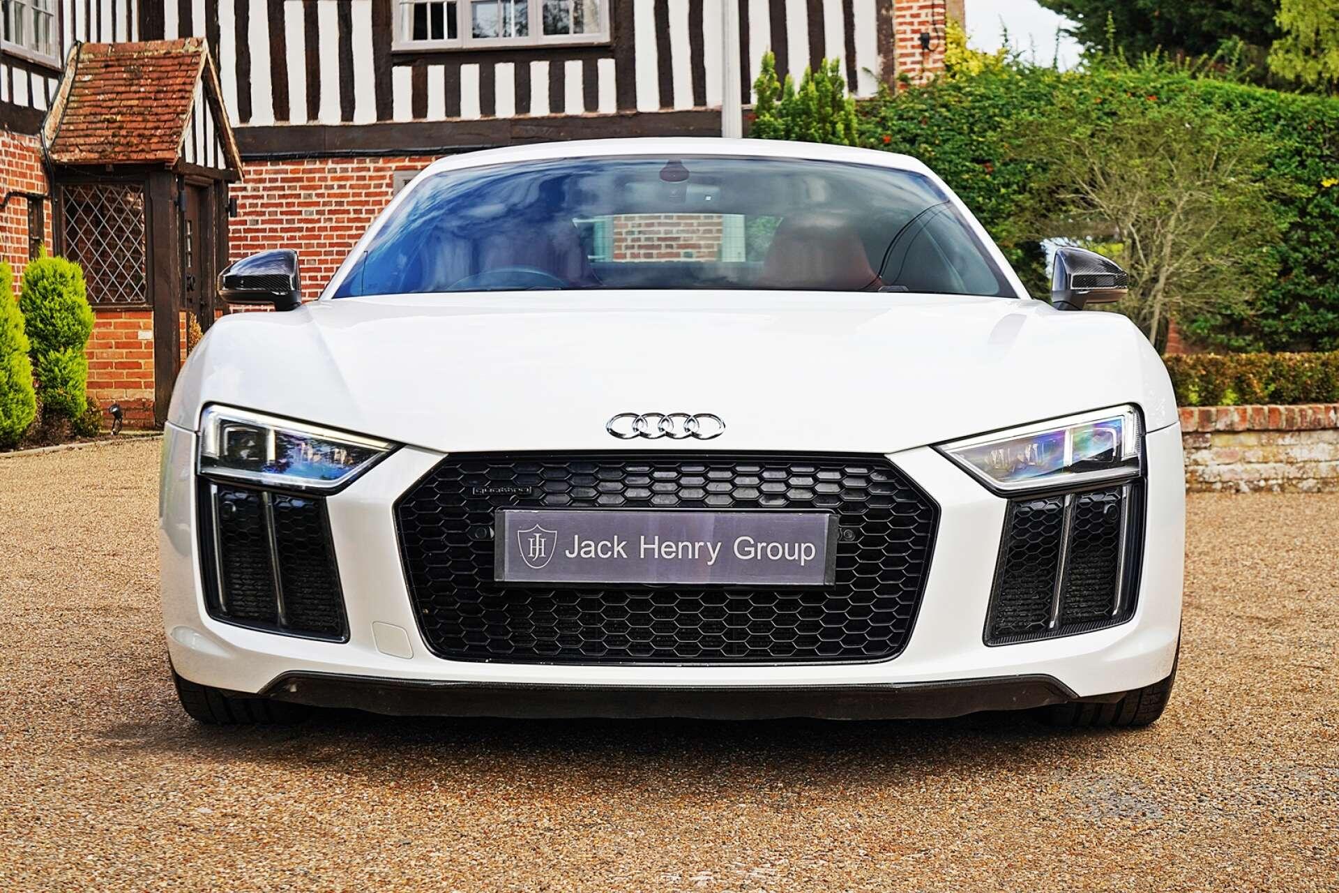 Audi R8 view 14