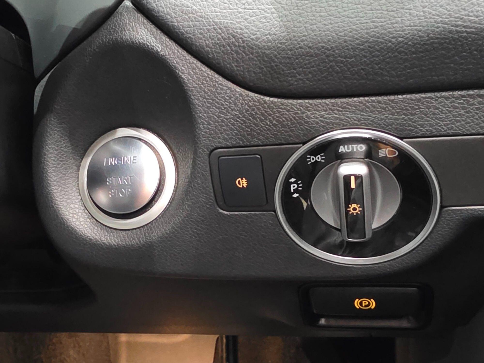 Mercedes-Benz GLA view 39