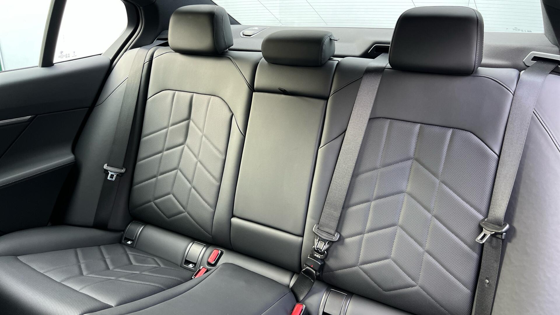 BMW i5 view 13