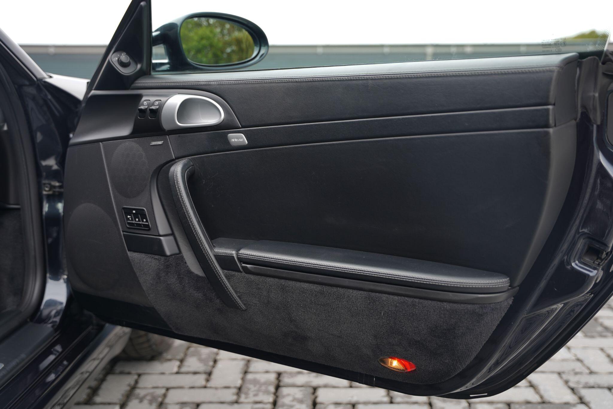 Porsche 911 view 14