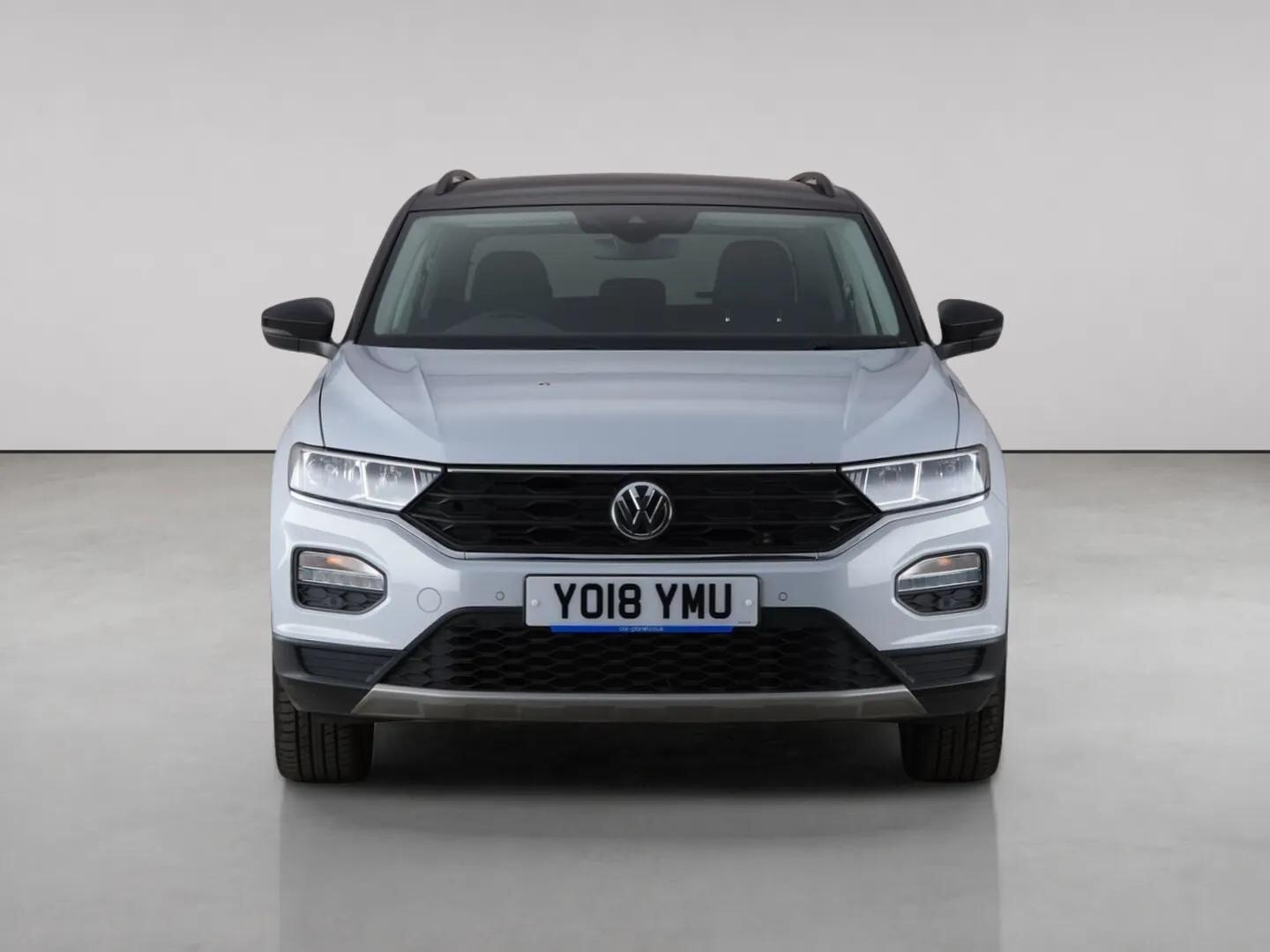 Volkswagen T-Roc view 5