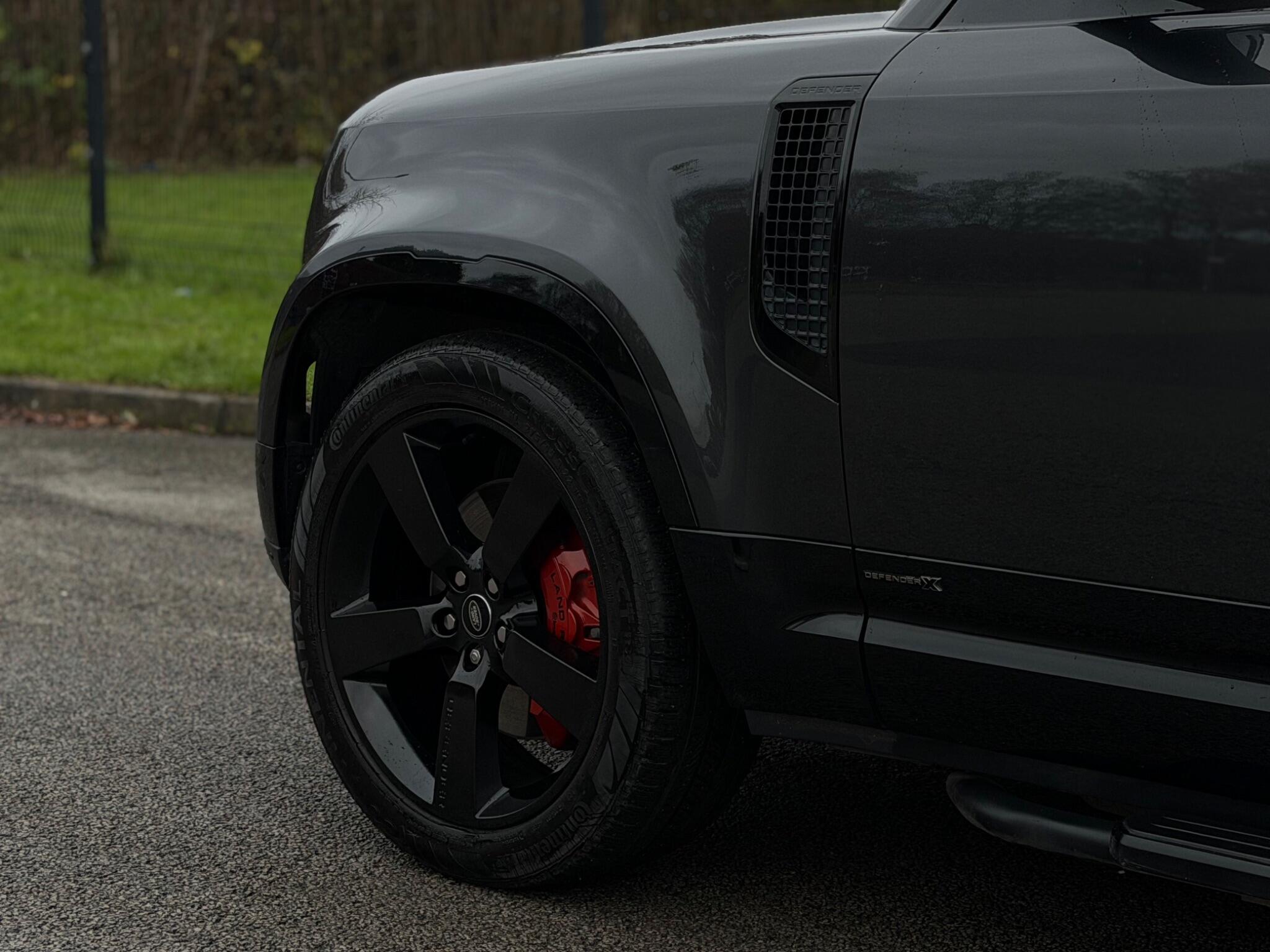 Land Rover Defender view 37