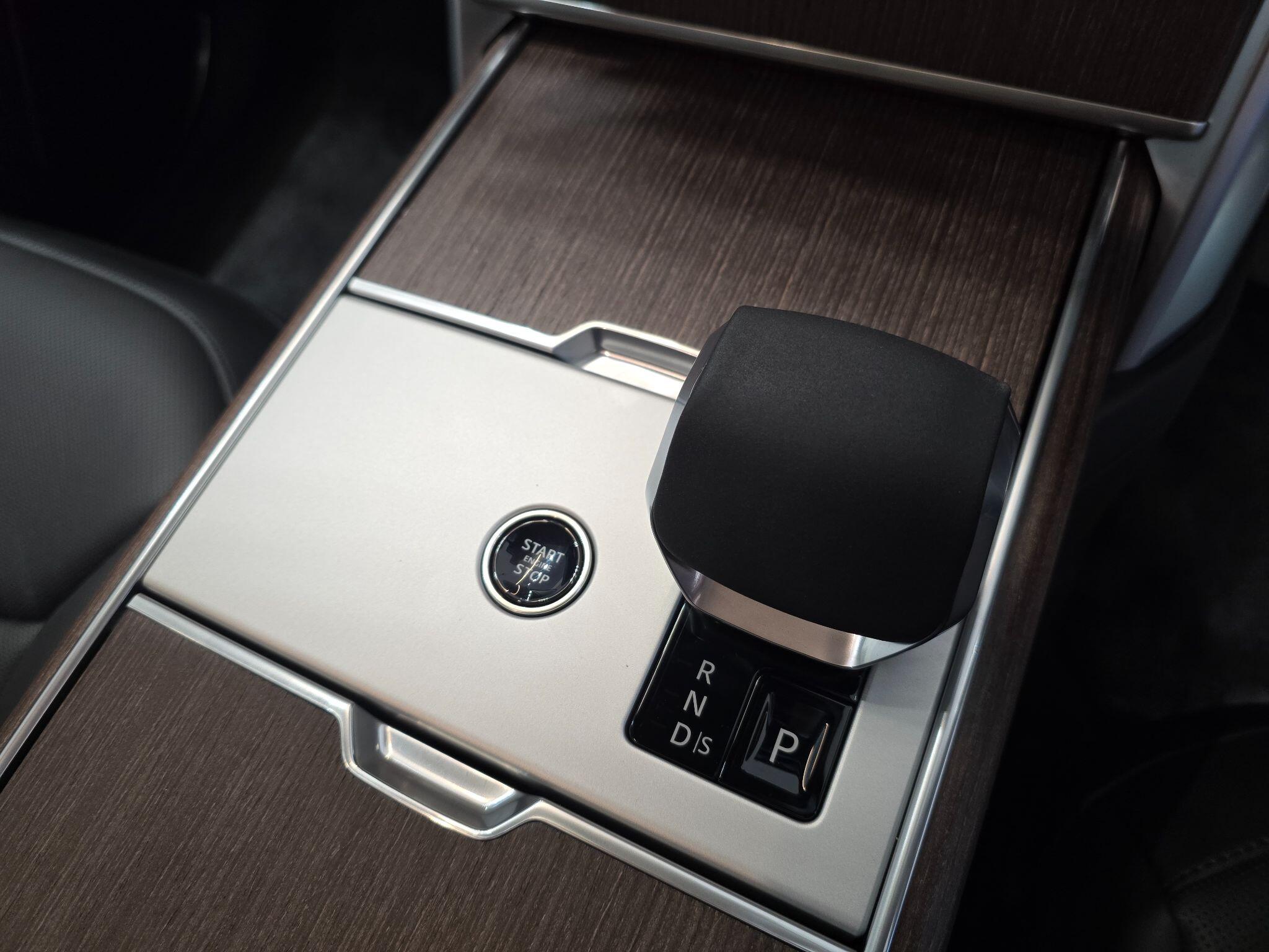 Land Rover Range Rover view 17