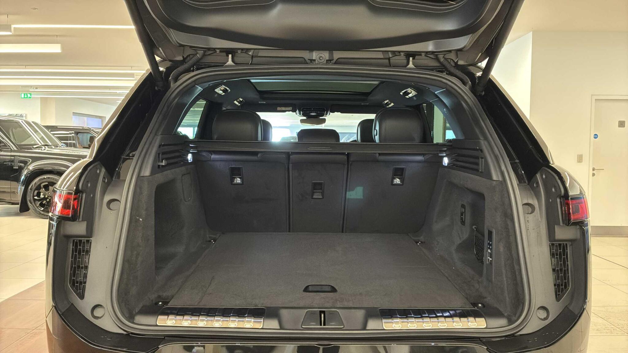Land Rover Range Rover Sport view 10