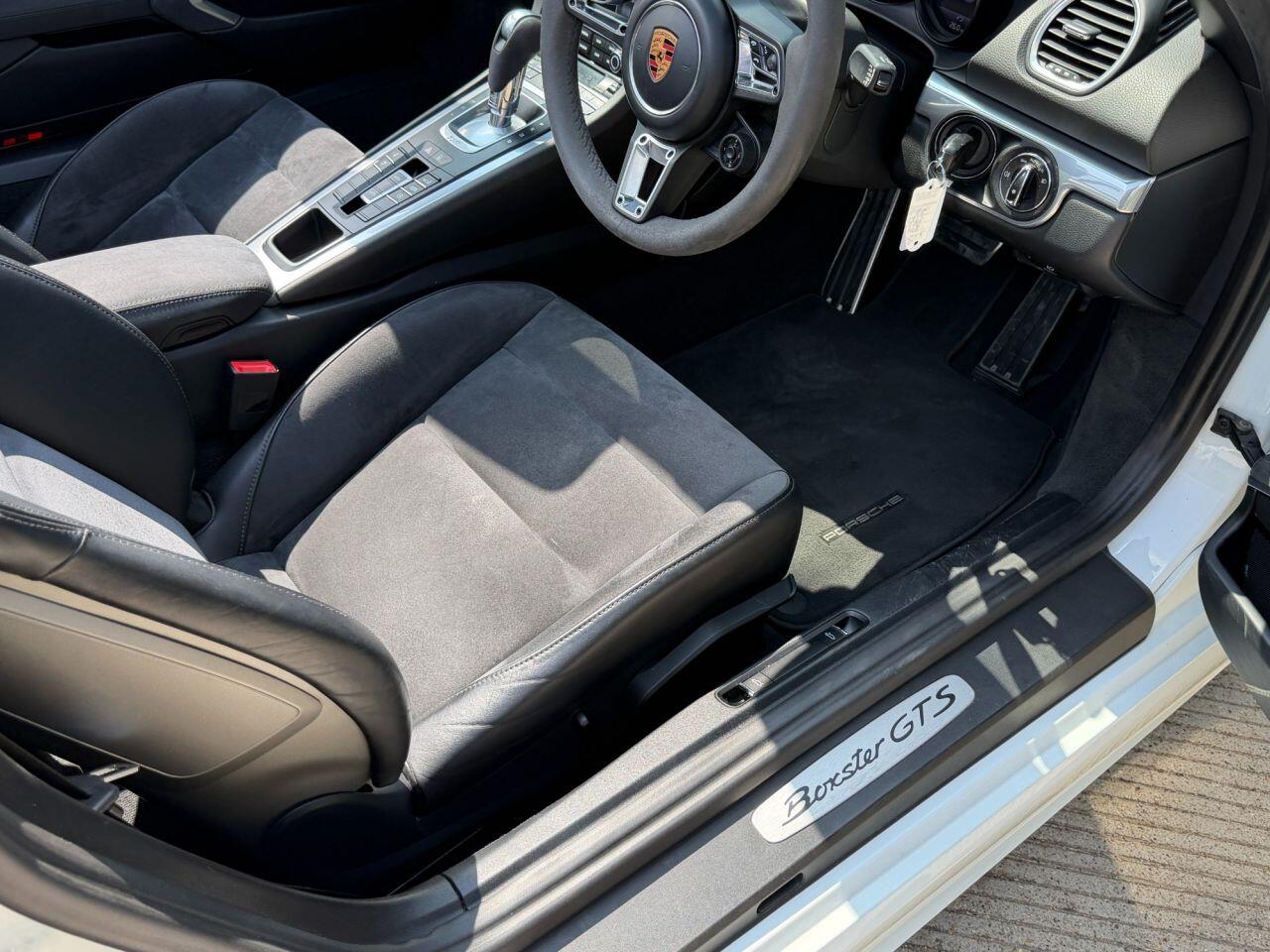Porsche 718 Boxster view 29
