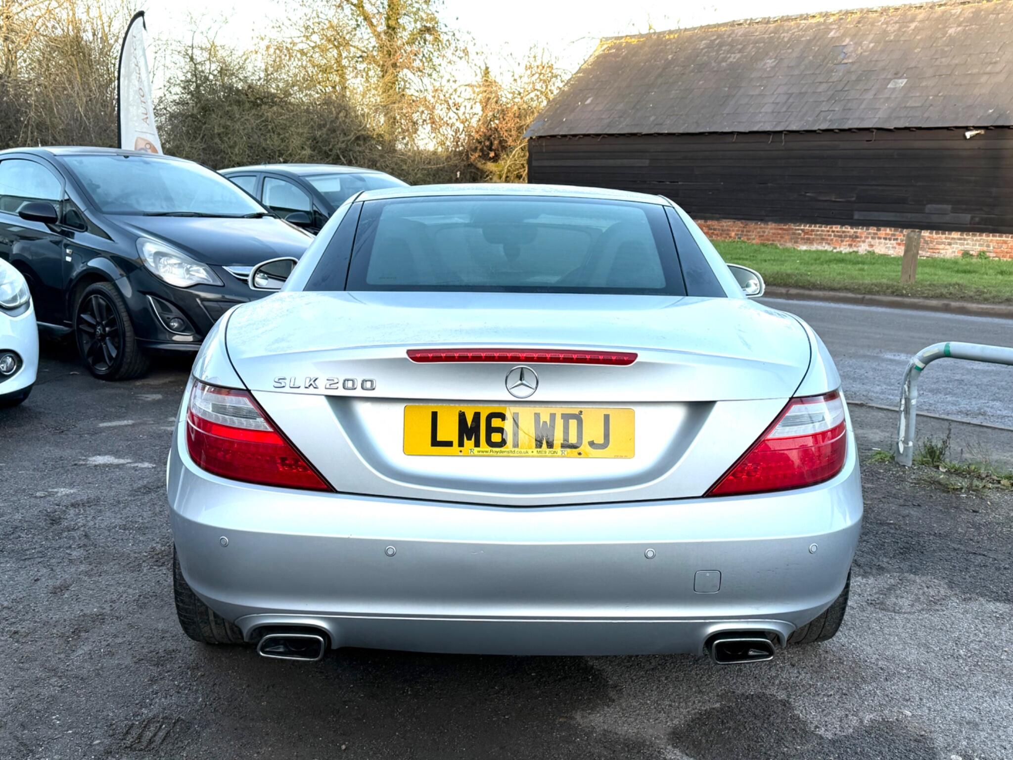 2011 Mercedes-Benz SLK image 9