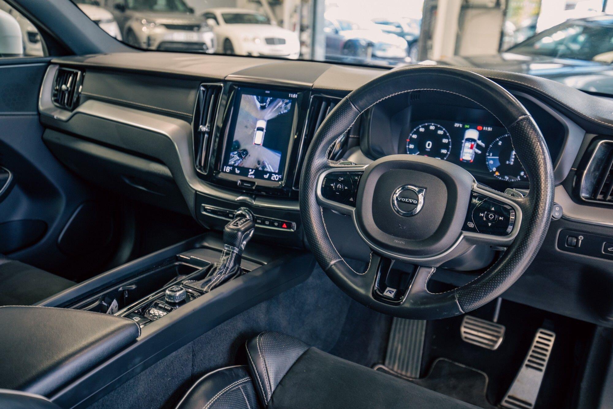 Volvo XC60 view 3