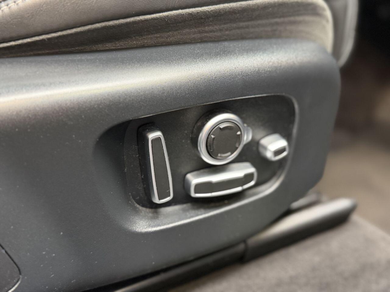 Land Rover Range Rover Velar view 17