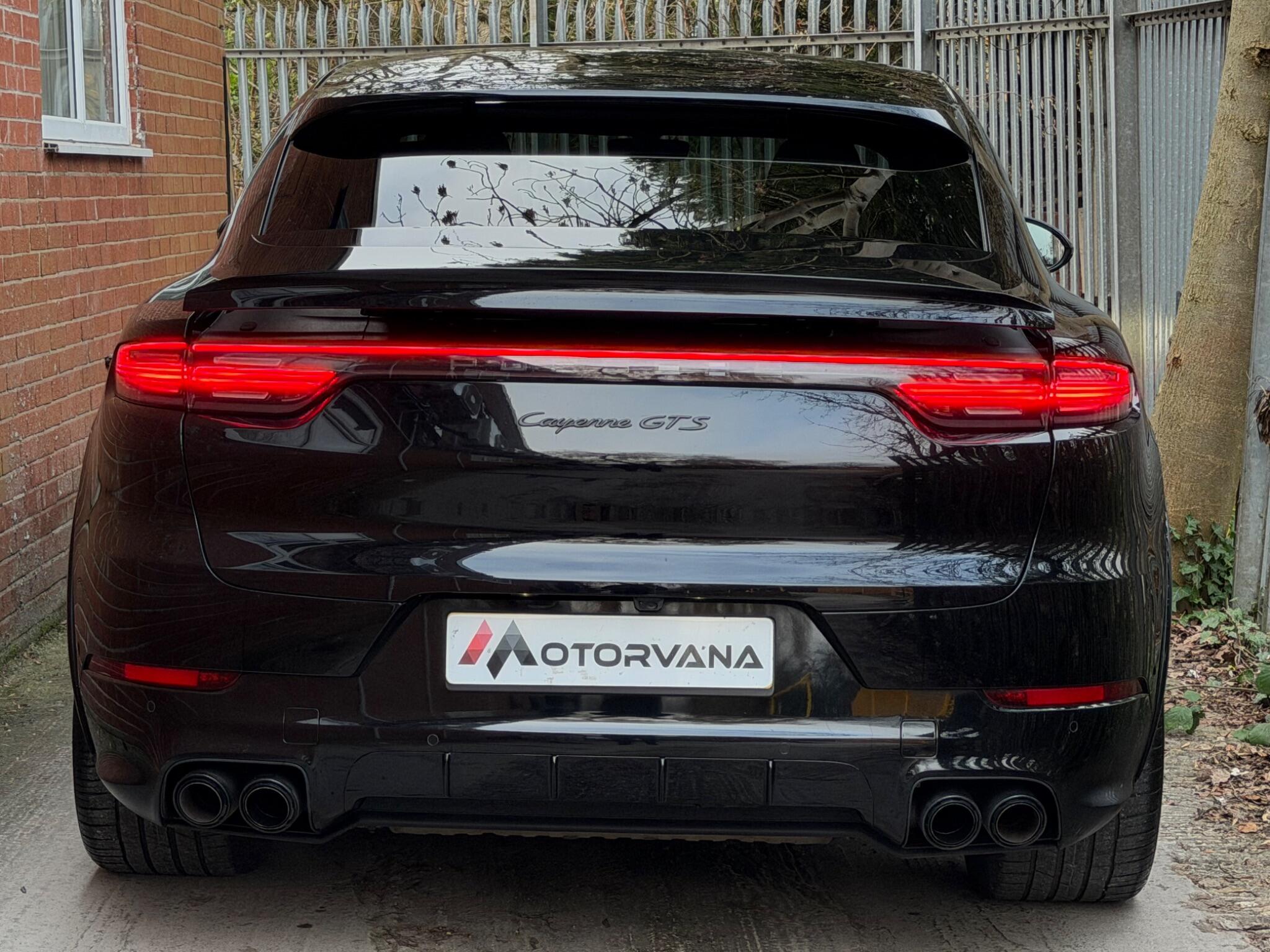 Porsche Cayenne view 11