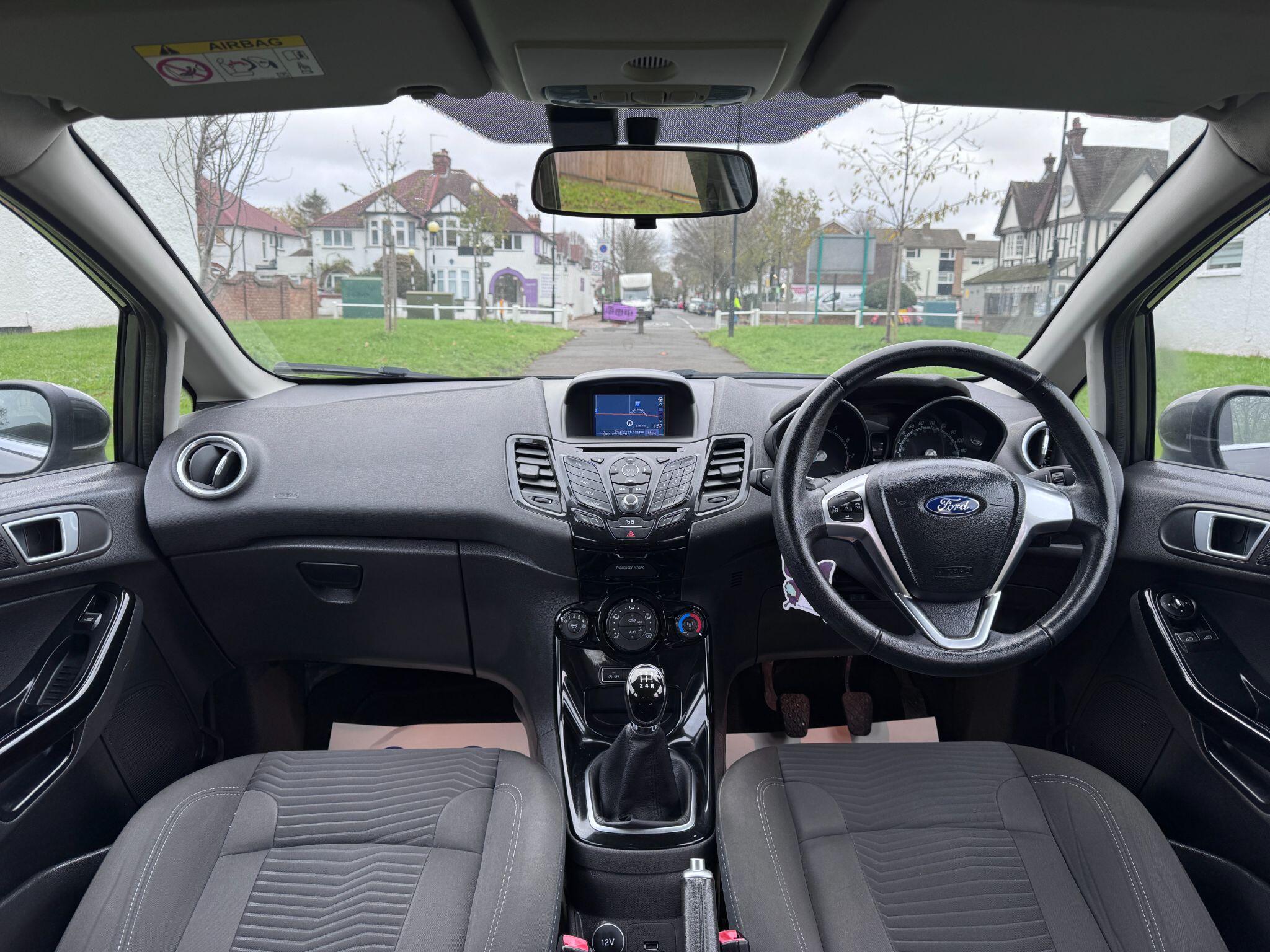 2017 Ford Fiesta image 14