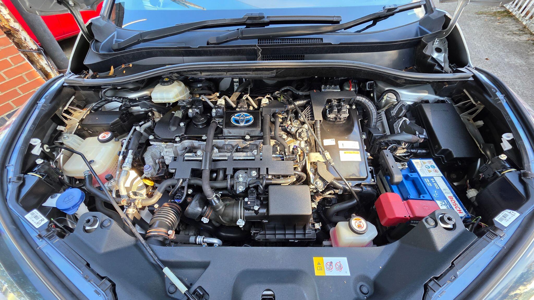Toyota C-HR view 42
