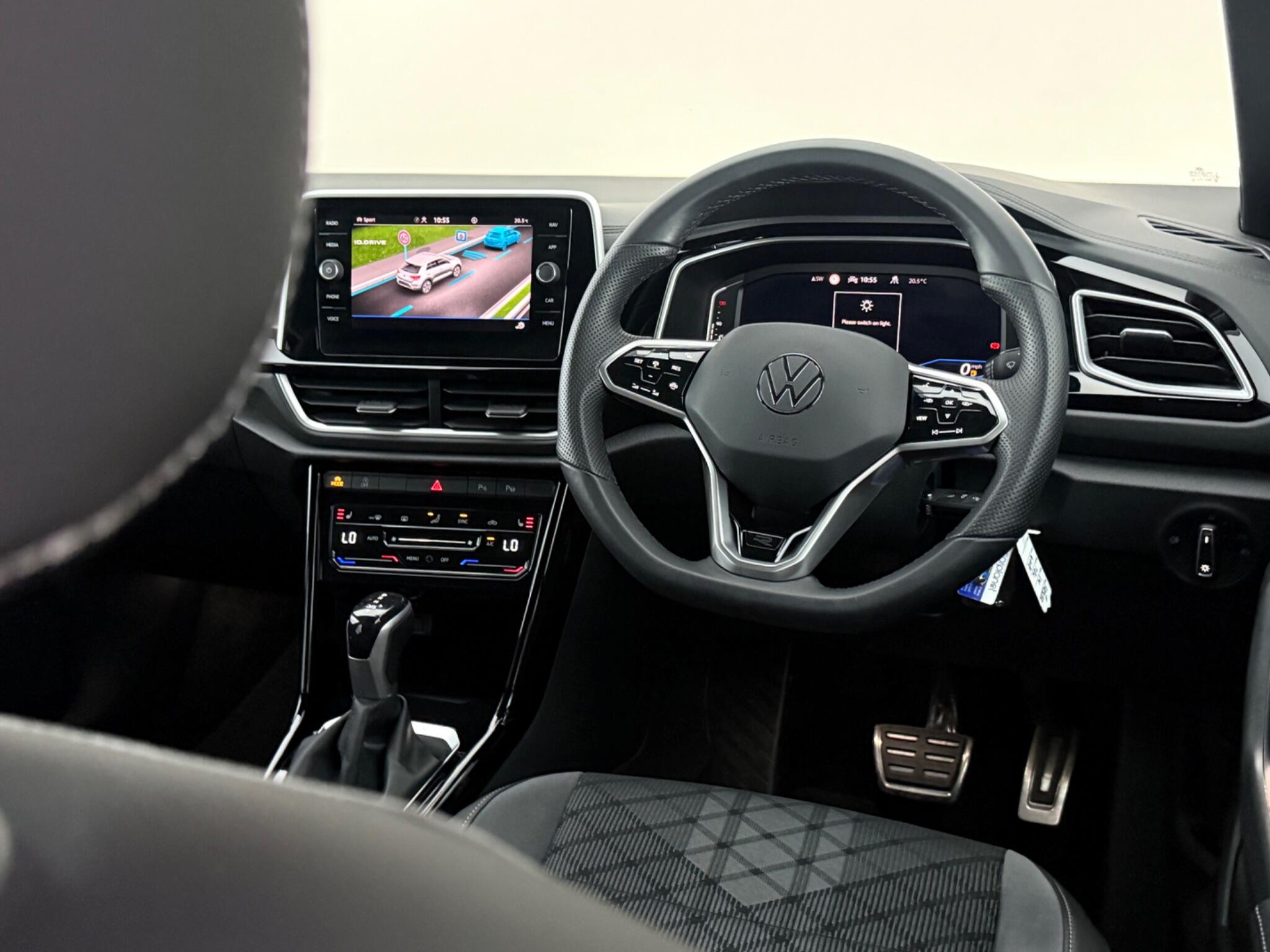 Volkswagen T-Roc view 13