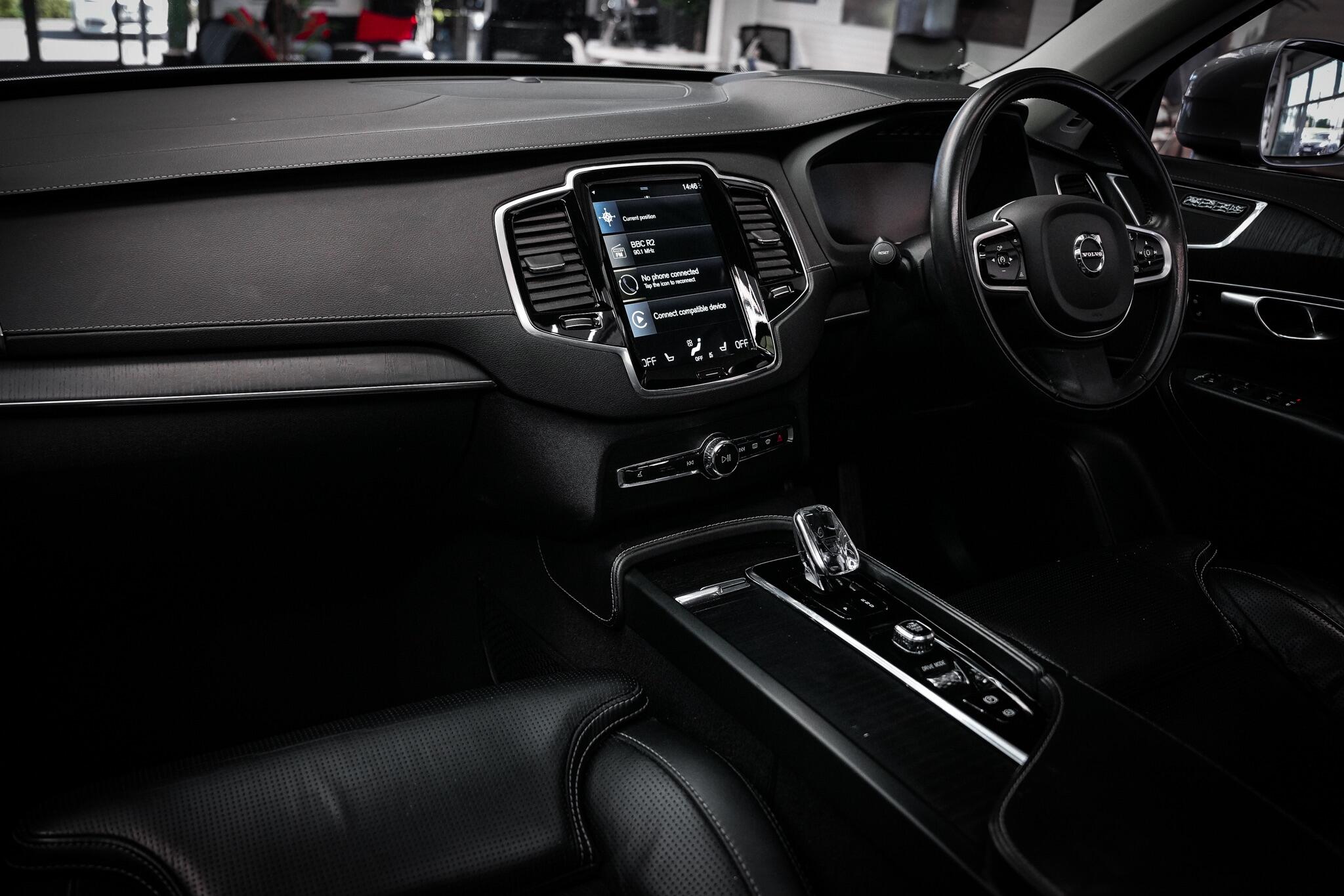 Volvo XC90 view 22