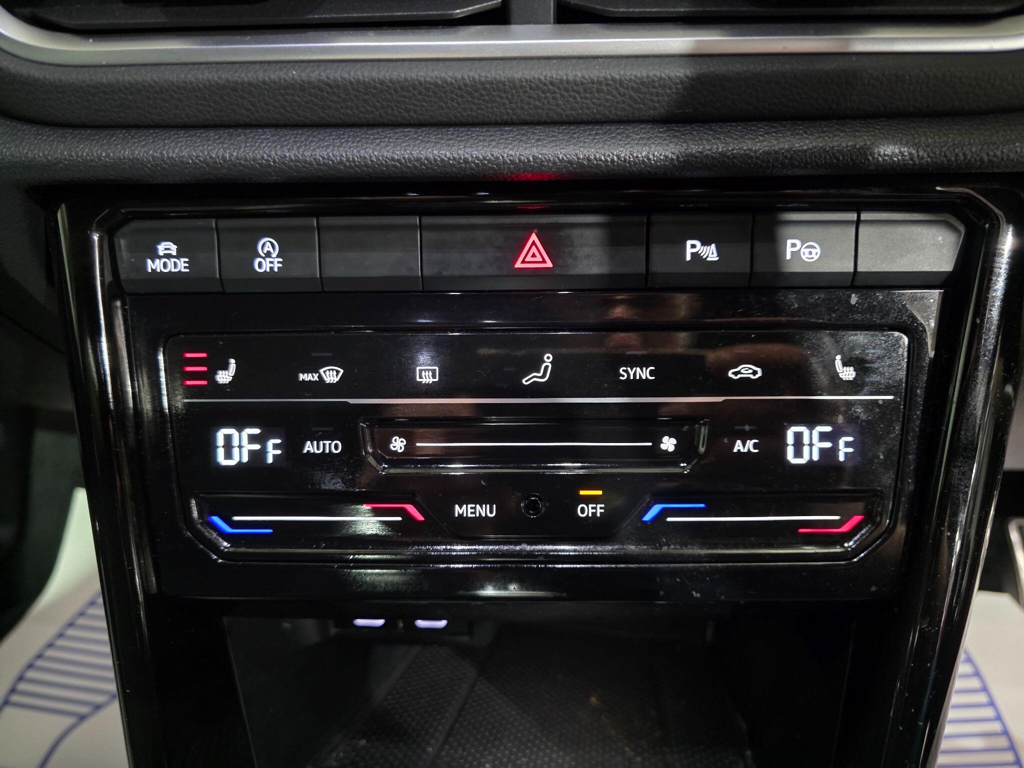 Volkswagen T-Roc view 10