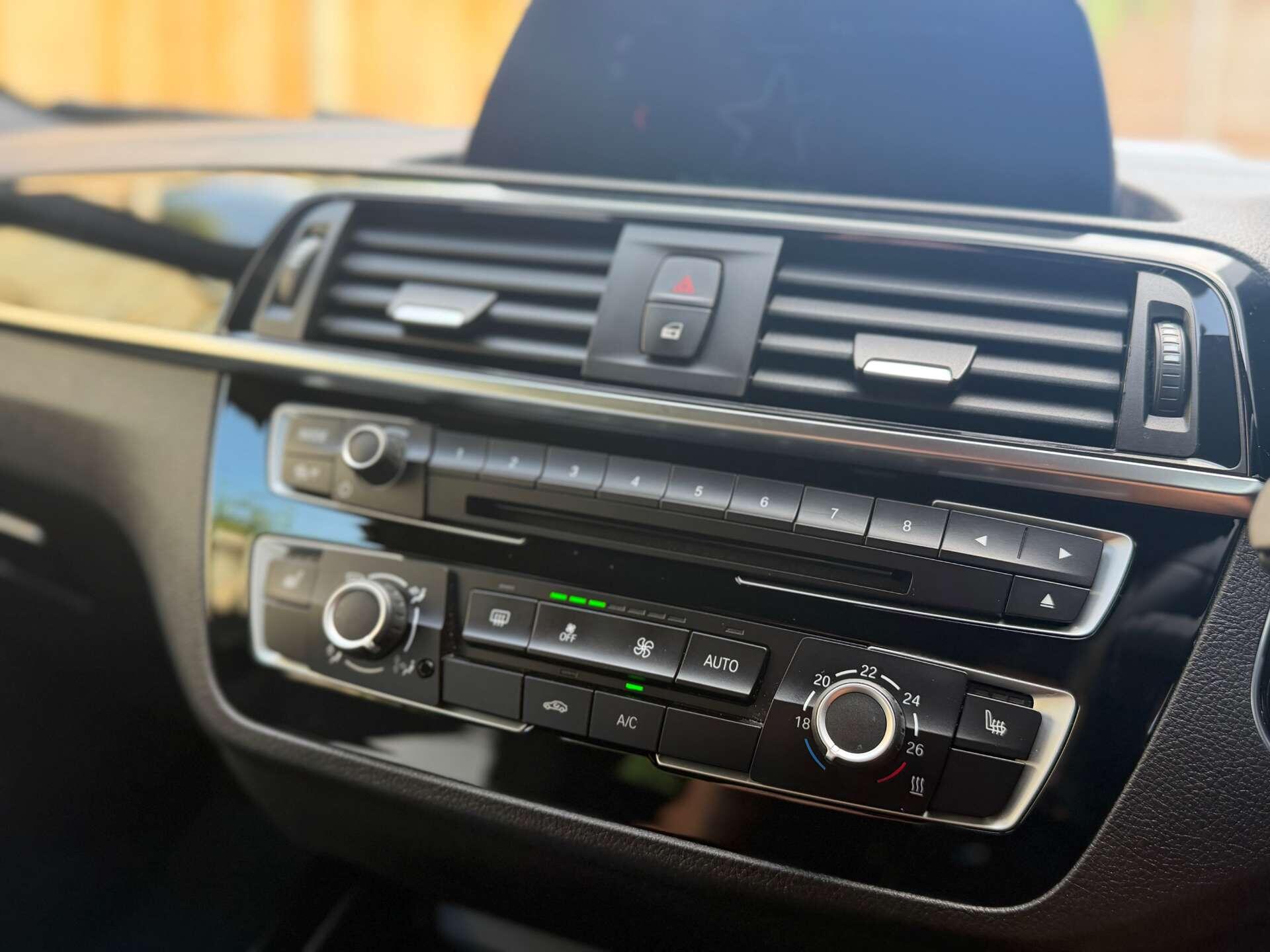BMW 1 Series view 16
