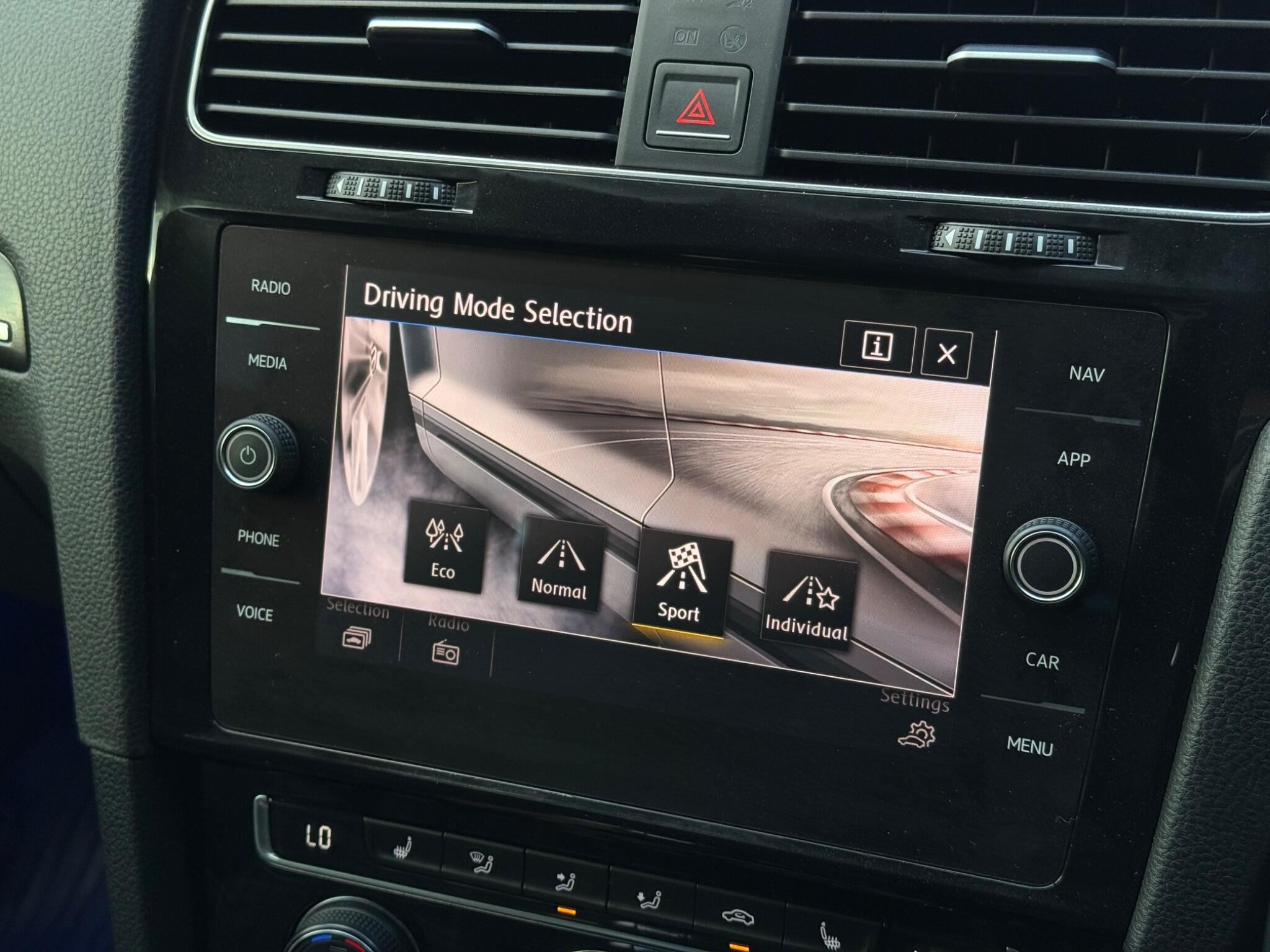 Volkswagen Golf view 35