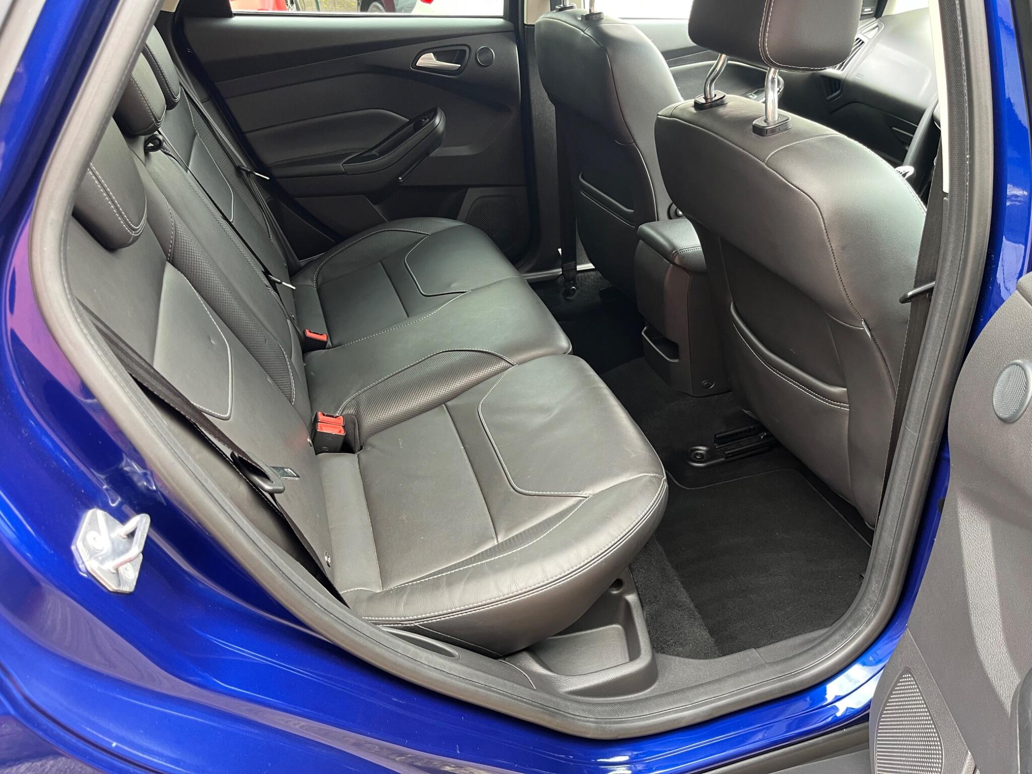 Ford Focus view 42