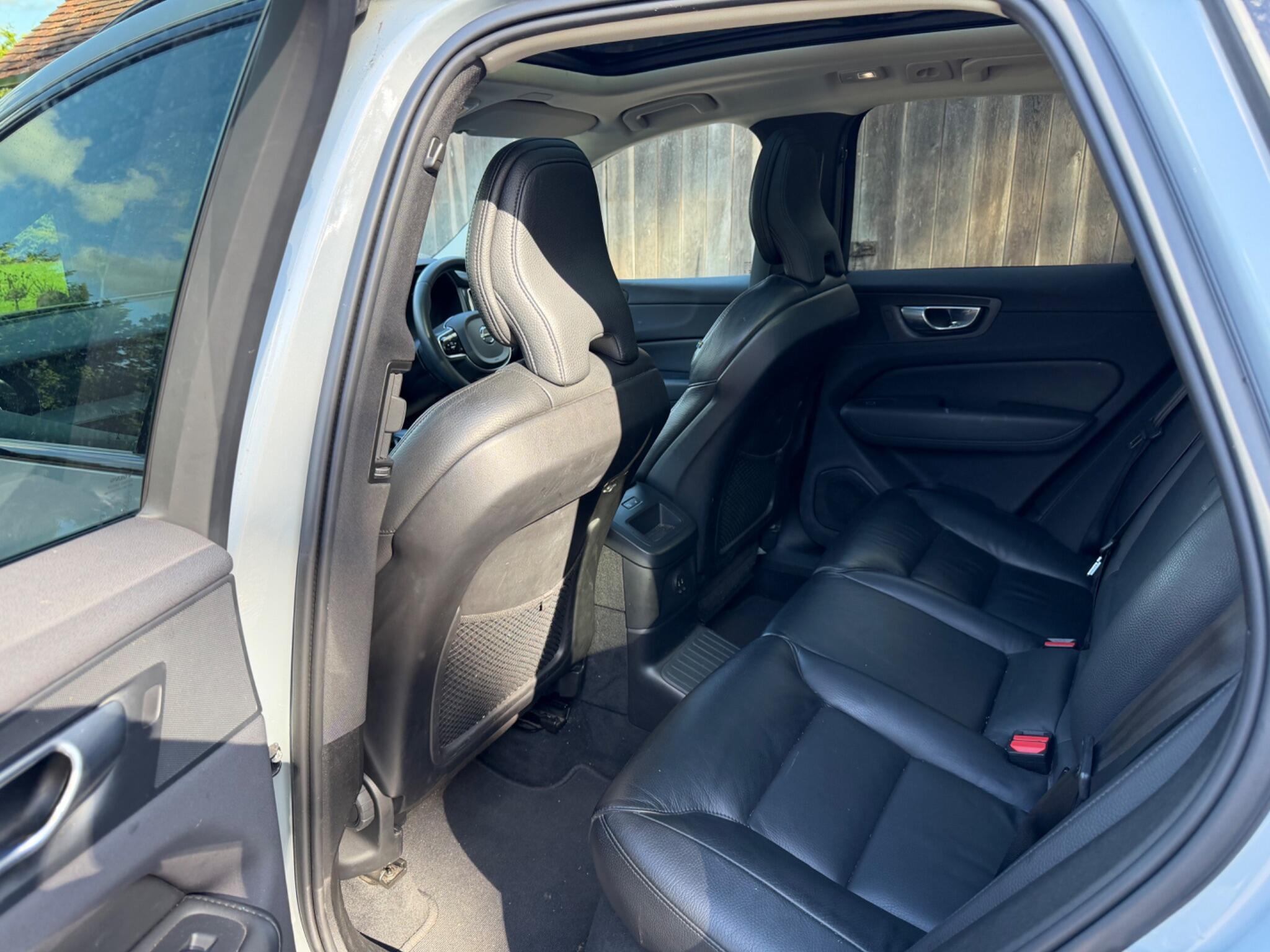 Volvo XC60 view 9