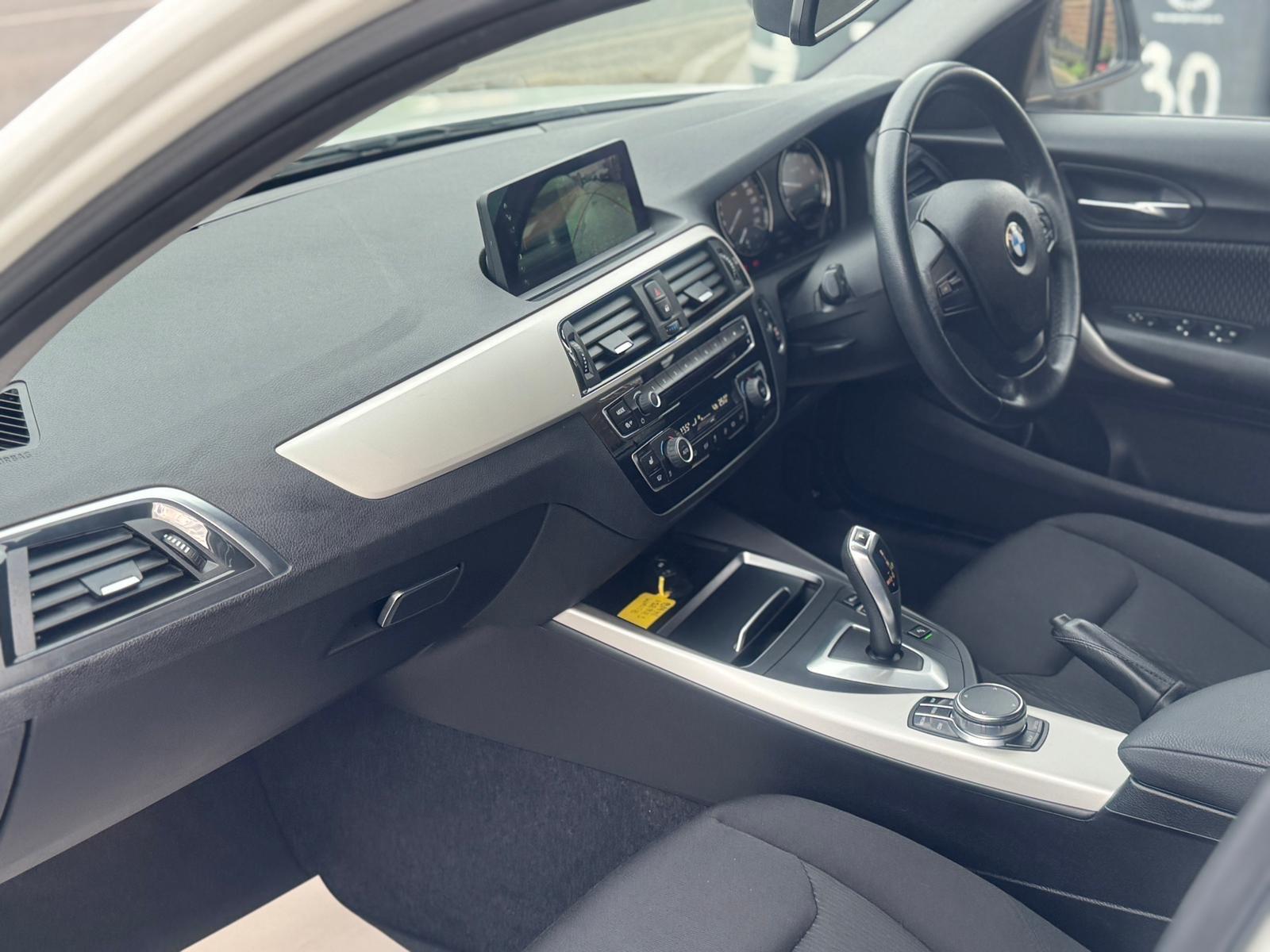 BMW 1 Series view 13