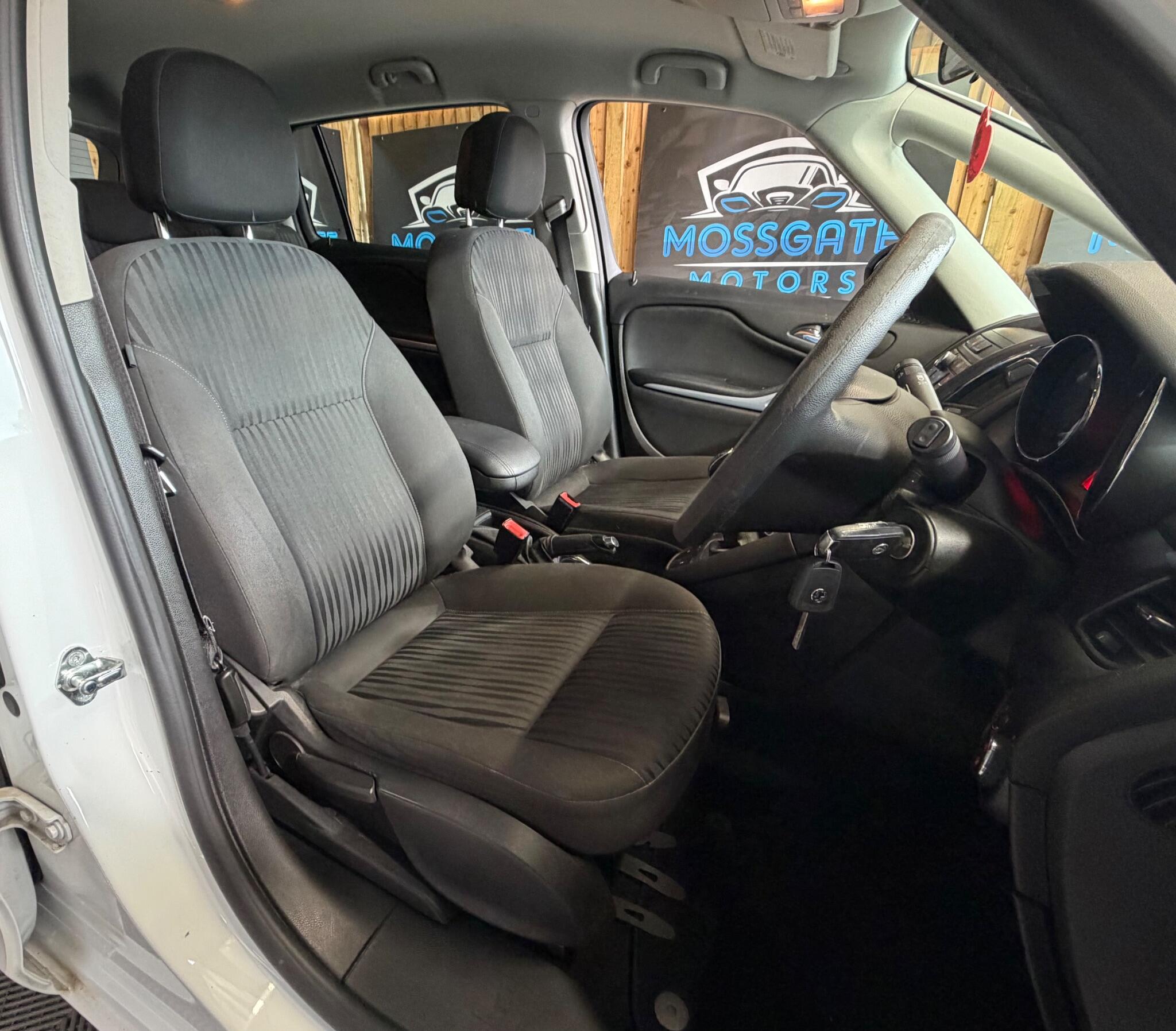 Vauxhall Zafira Tourer view 24