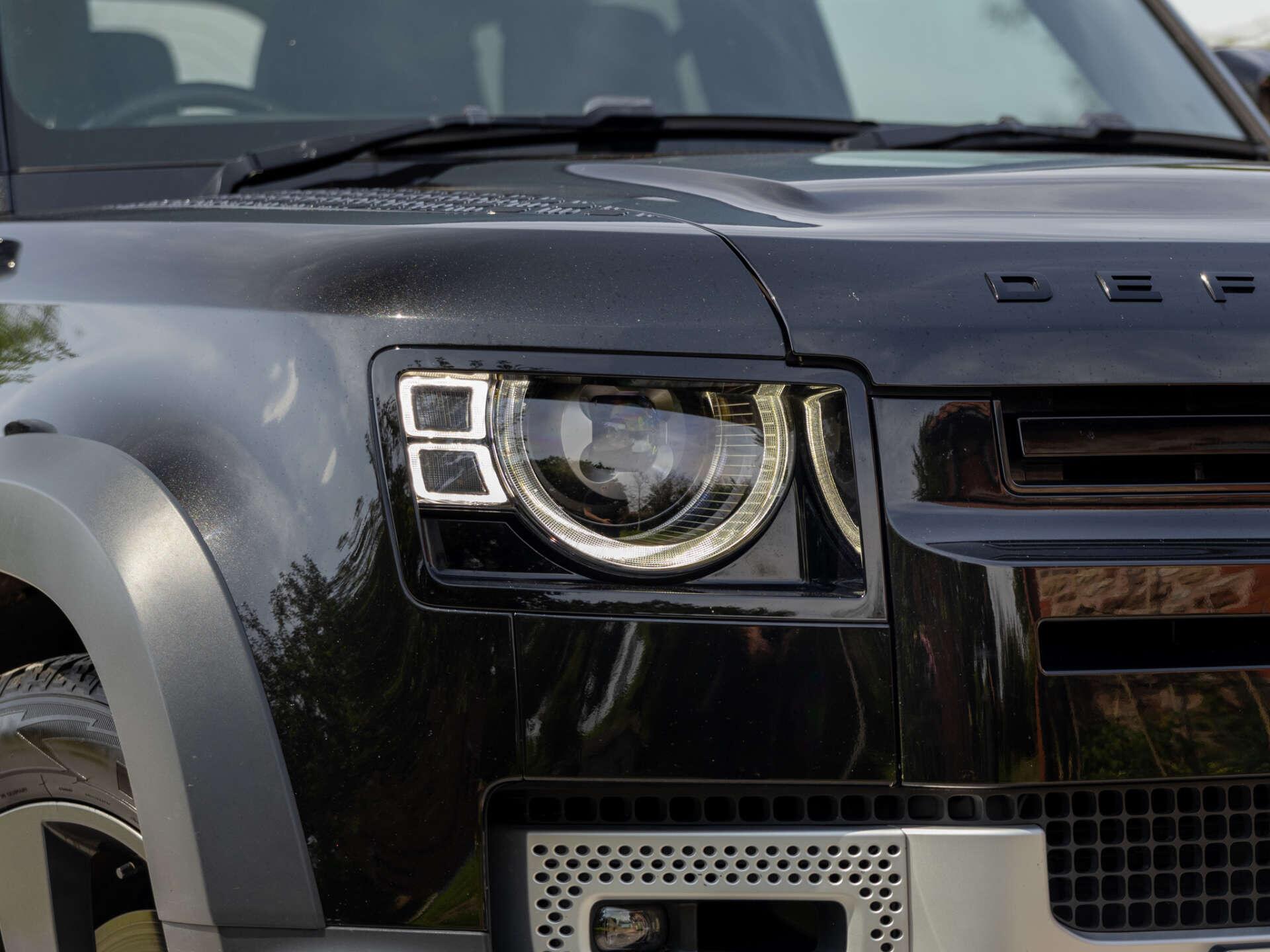 Land Rover Defender view 25