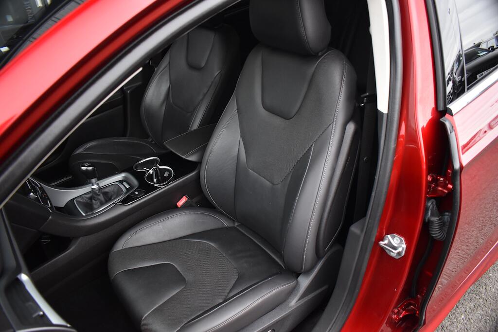 Ford Mondeo view 38