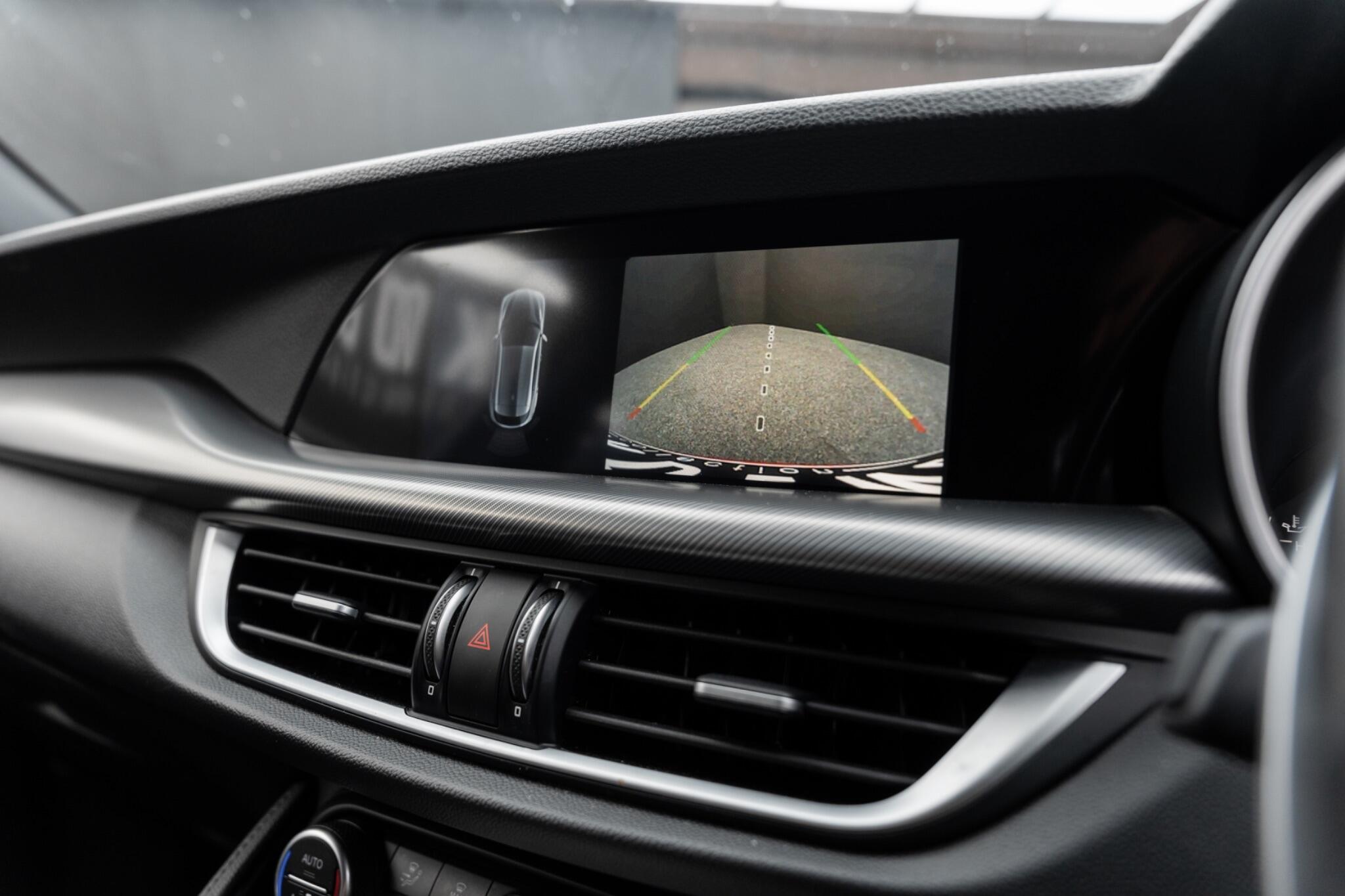Alfa Romeo Stelvio view 14