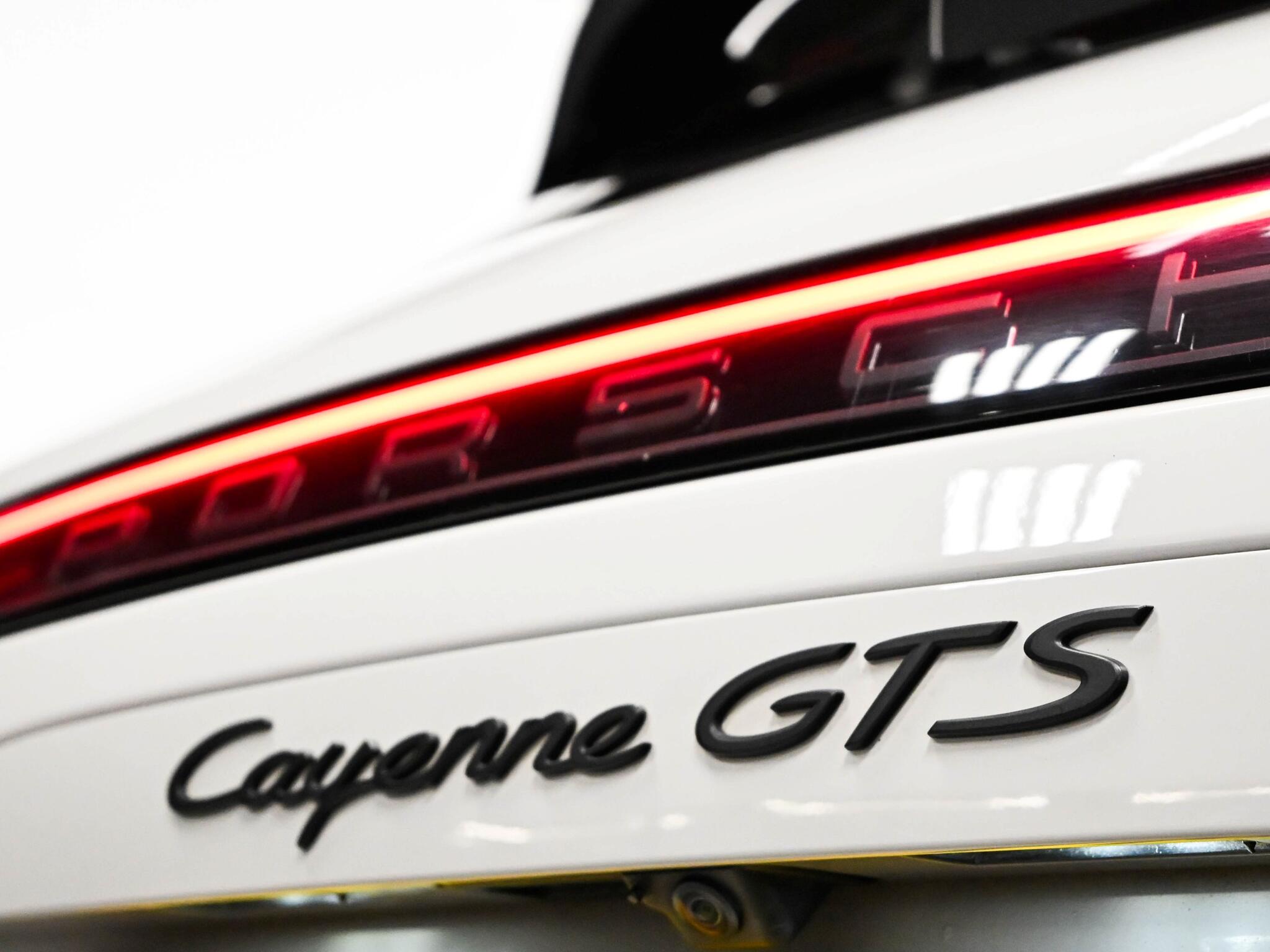 Porsche Cayenne view 36