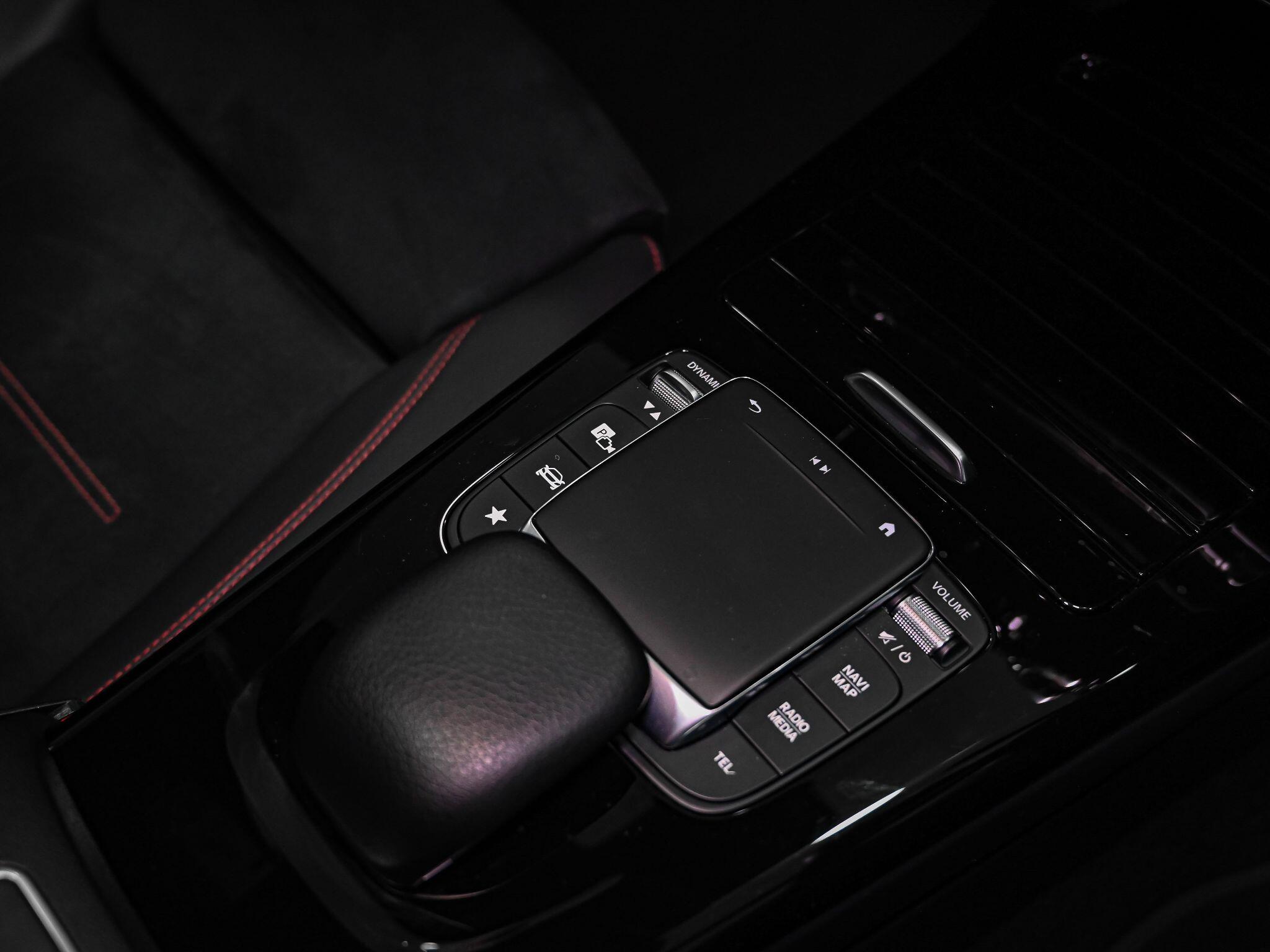 Mercedes-Benz Cla view 10