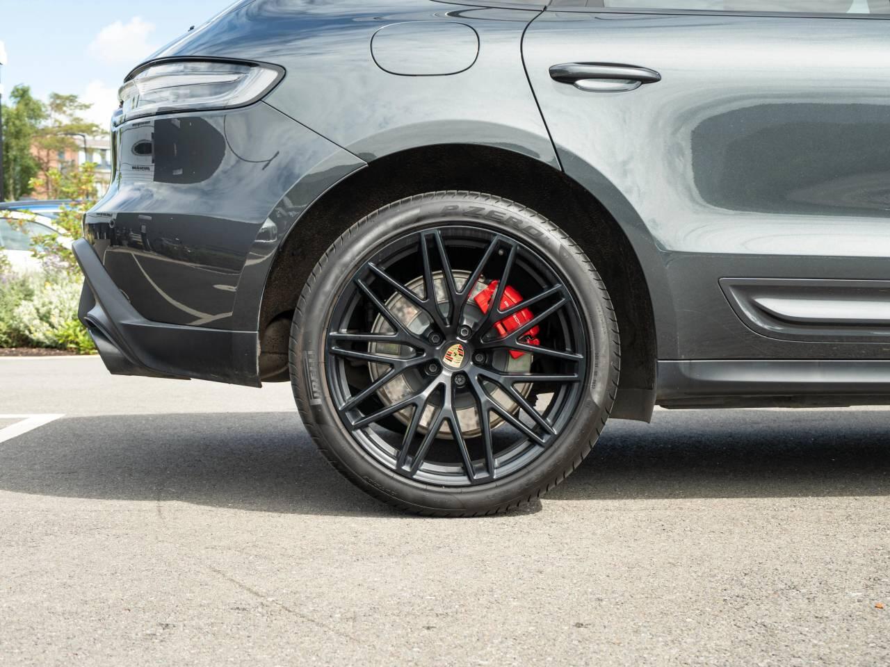Porsche Macan view 13