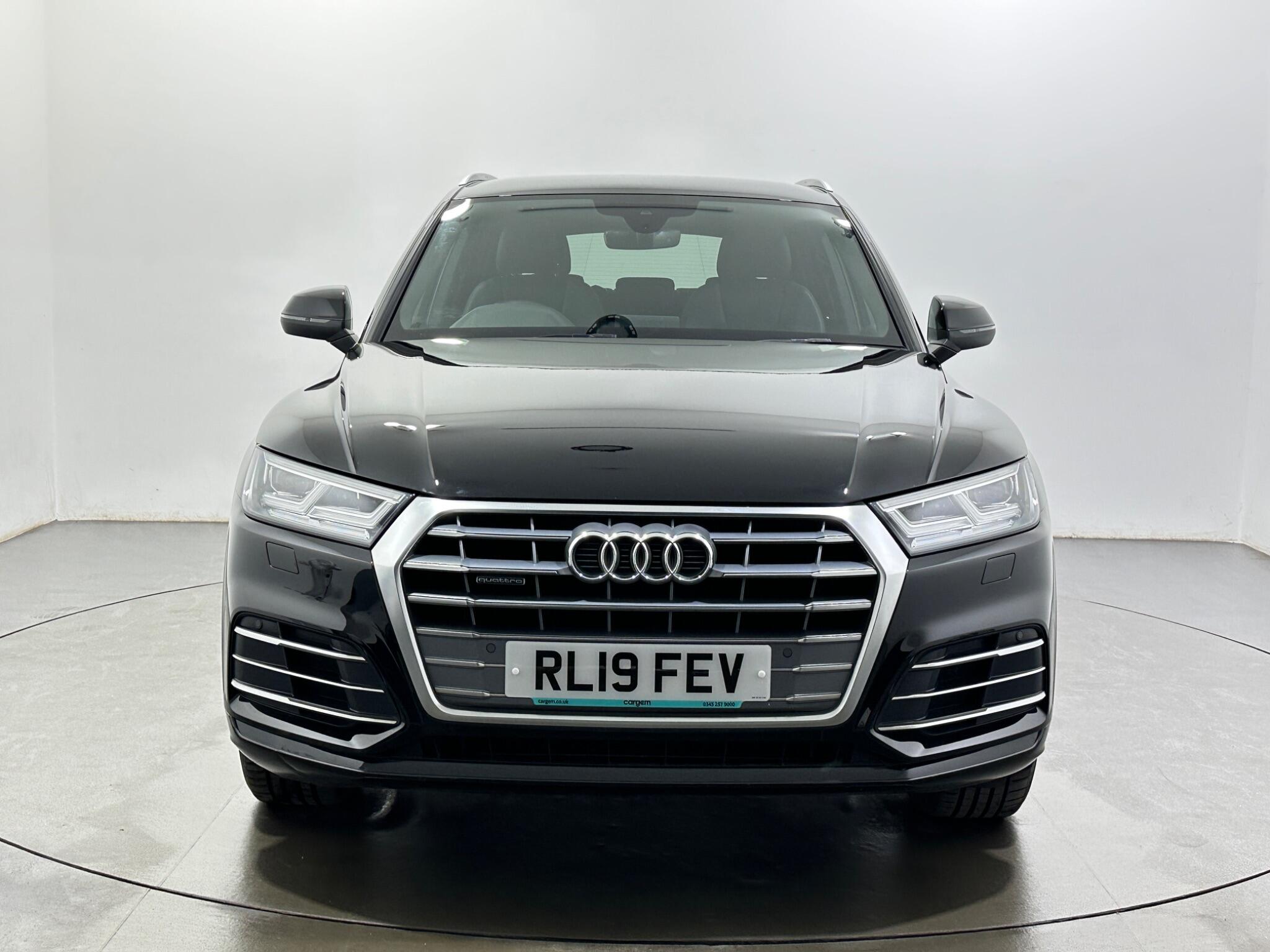 Audi Q5 view 3