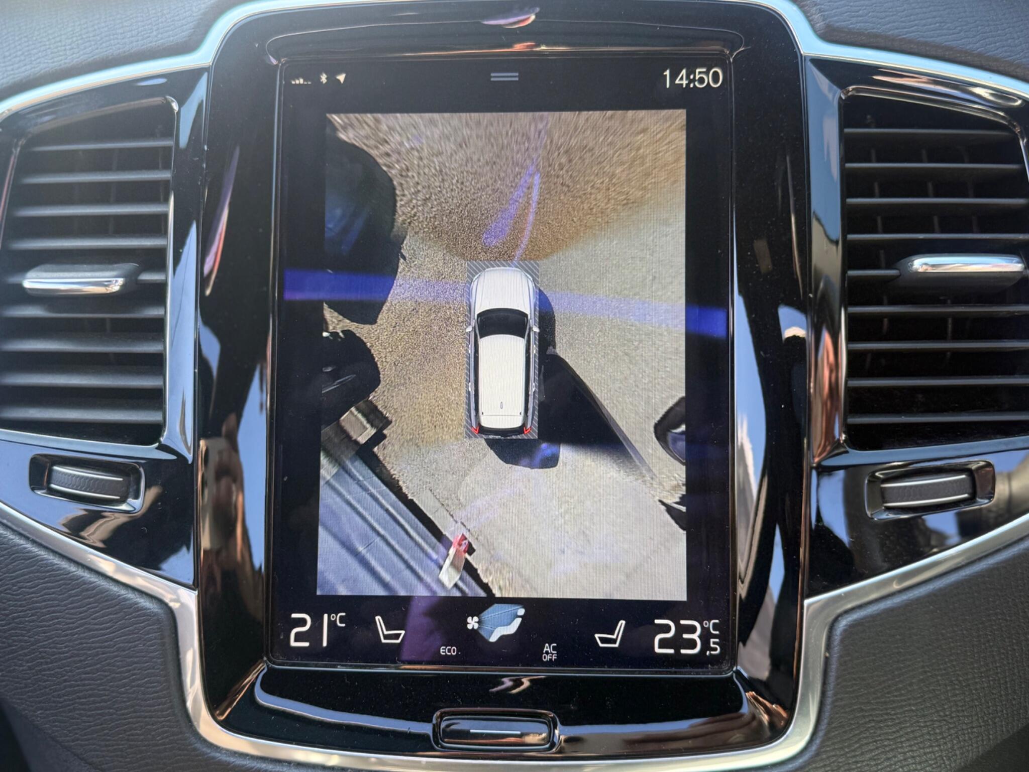 Volvo XC90 view 33
